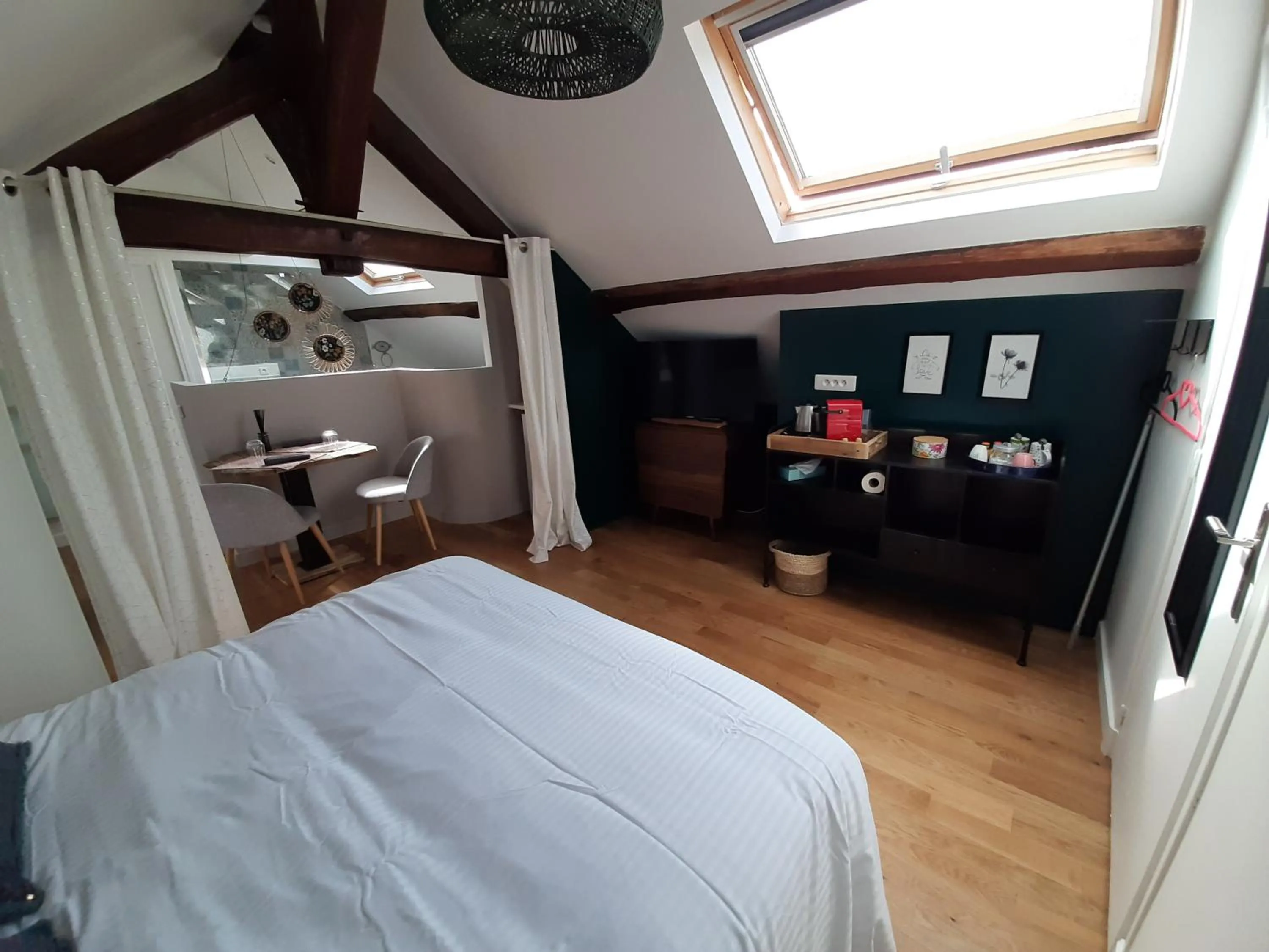 Bed in Le Domaine du Moulin 28 proche Chartres