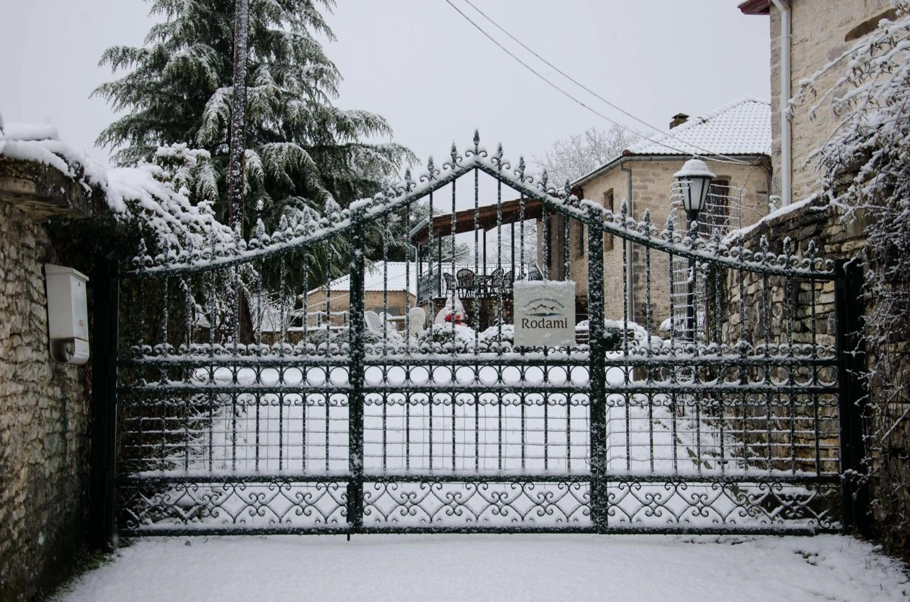 Property building in Rodami