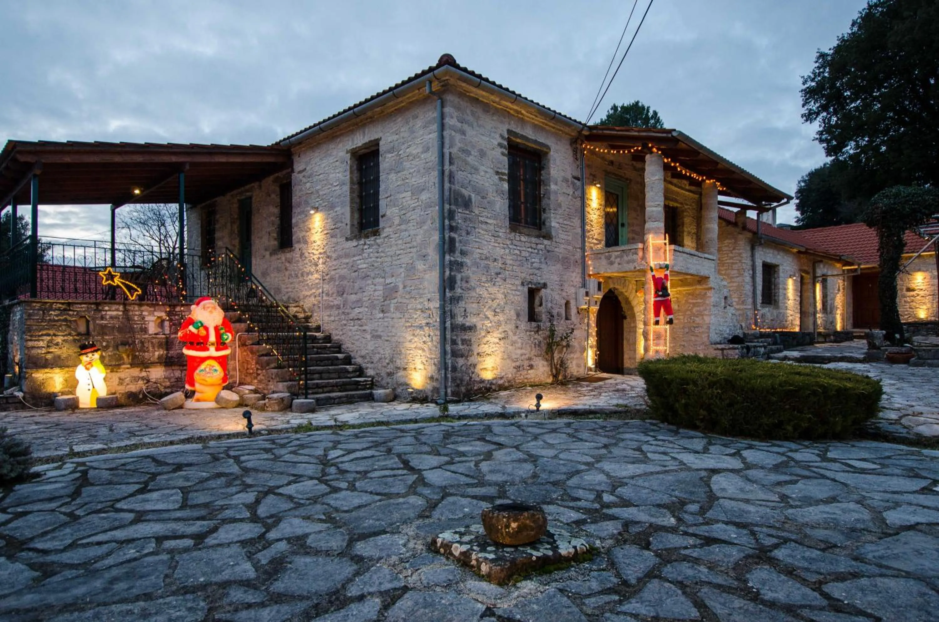 Facade/entrance in Rodami