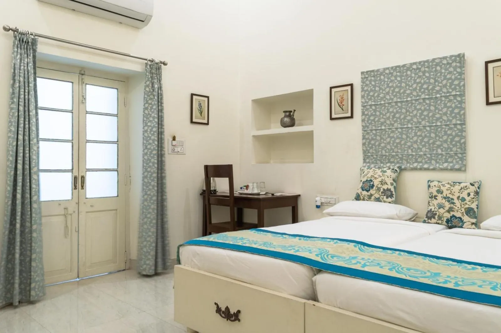 Photo of the whole room in The Cavalry - Abhay Niwas