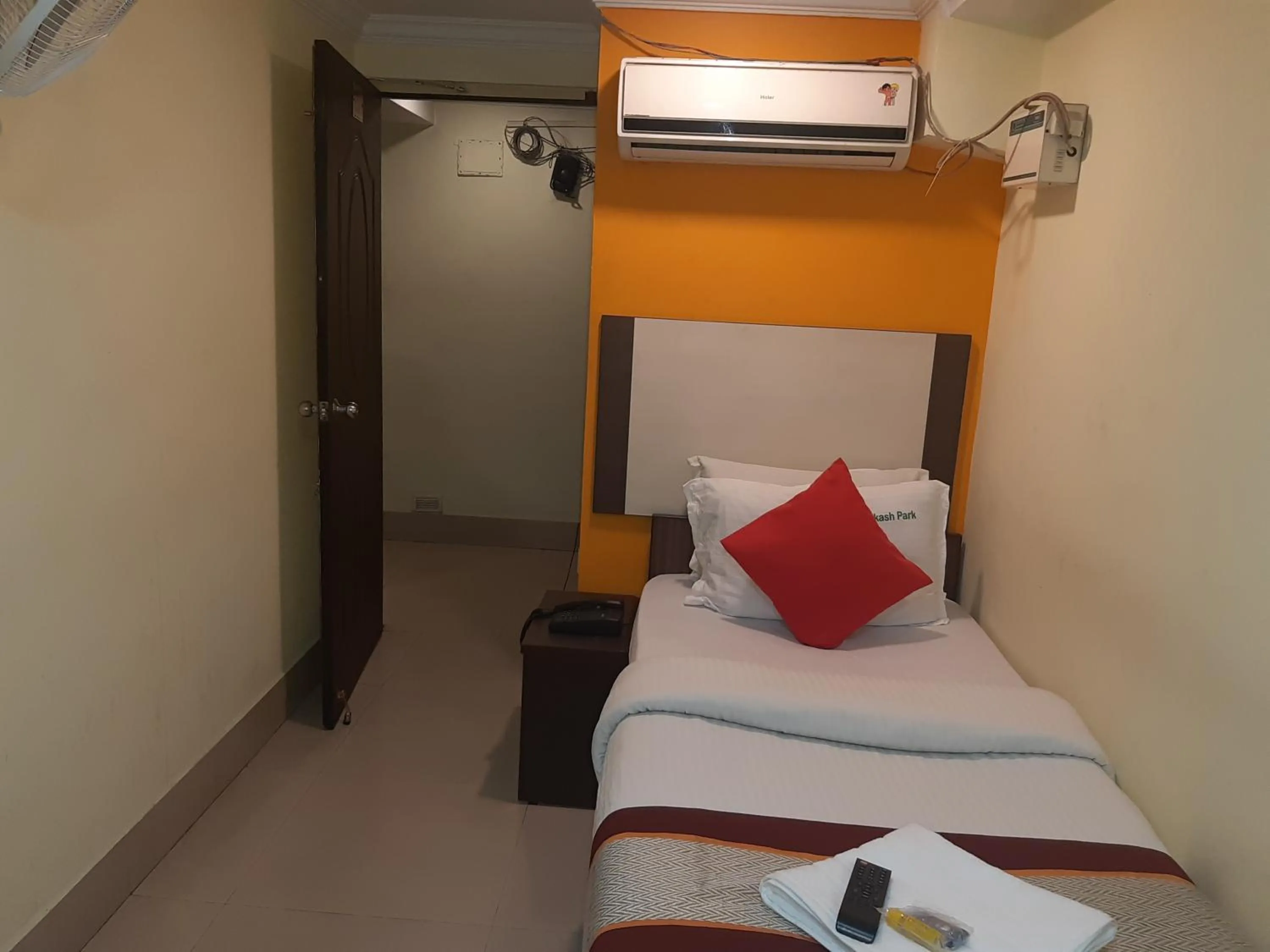 Bed in Hotel Akash inn