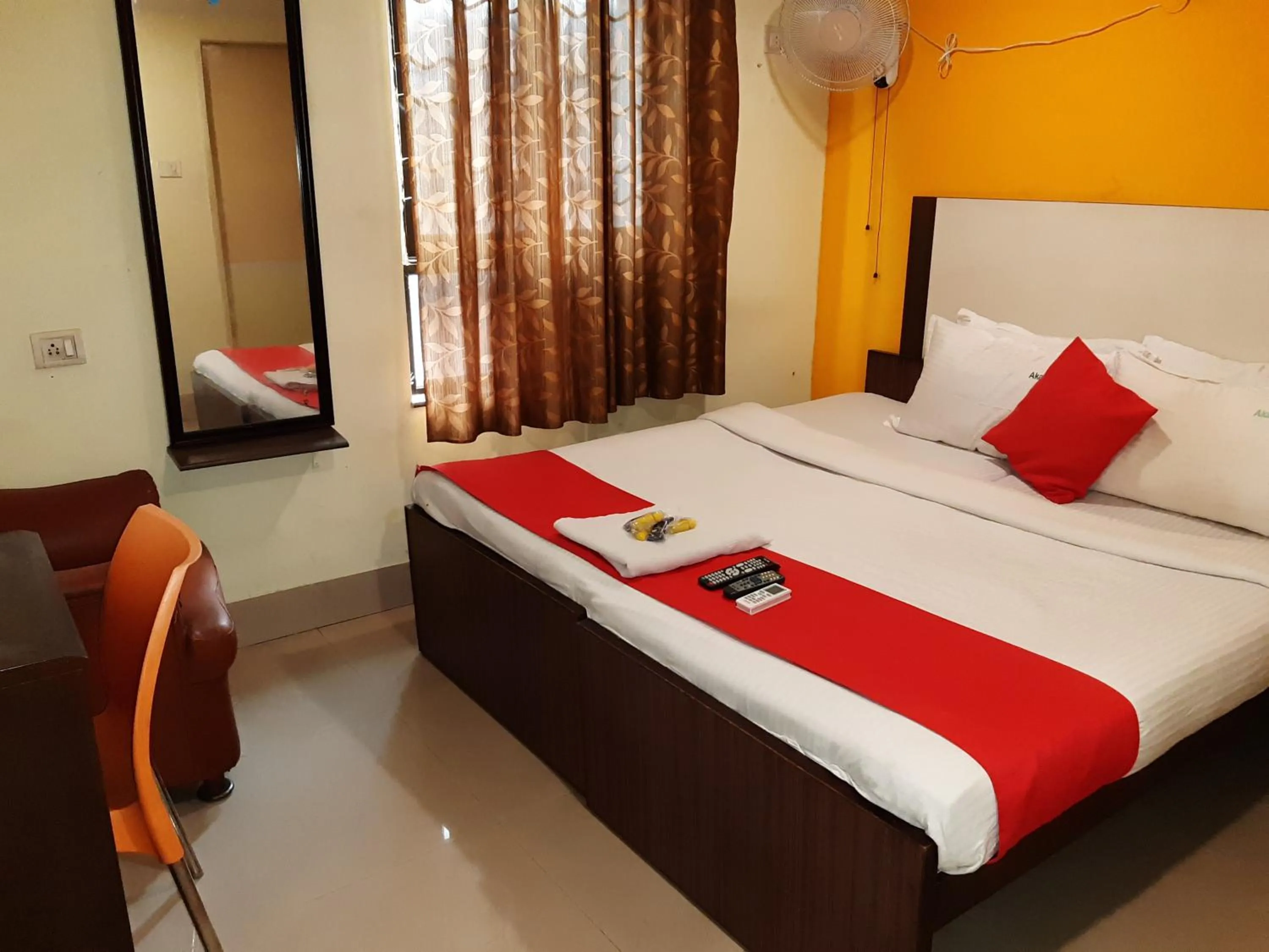 Bed in Hotel Akash inn