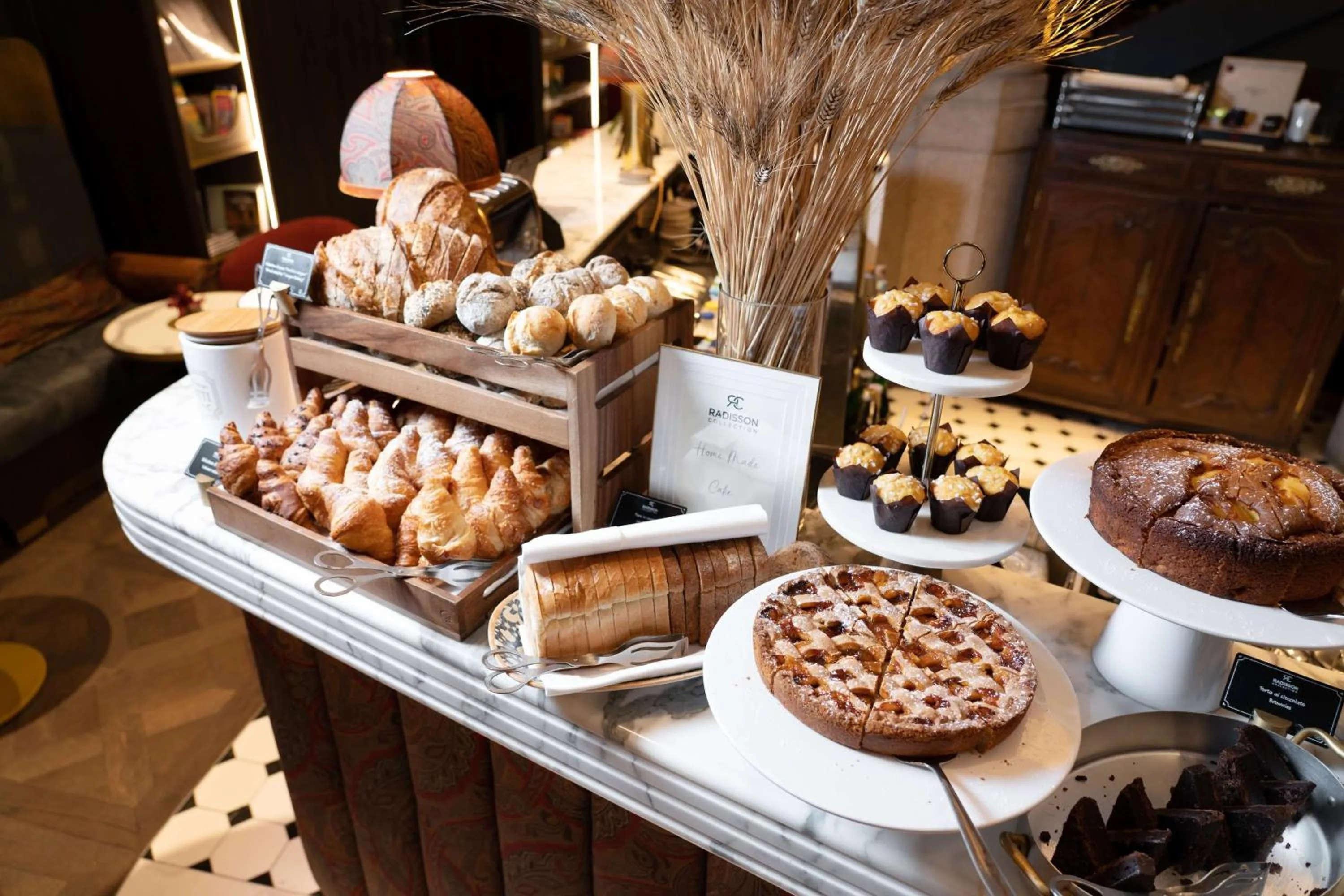 Breakfast in Palazzo Touring Club Milan, A Radisson Collection Hotel