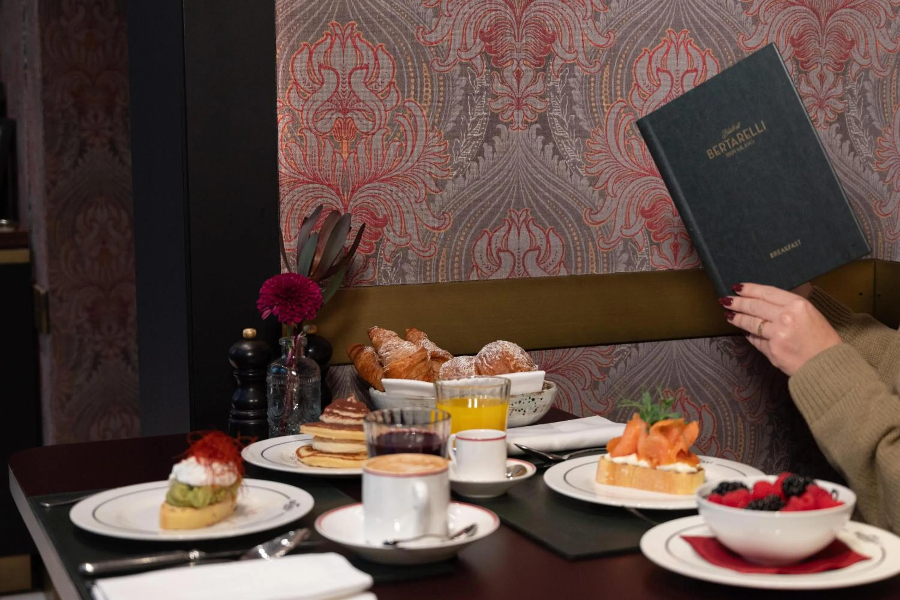 Breakfast in Palazzo Touring Club Milan, A Radisson Collection Hotel