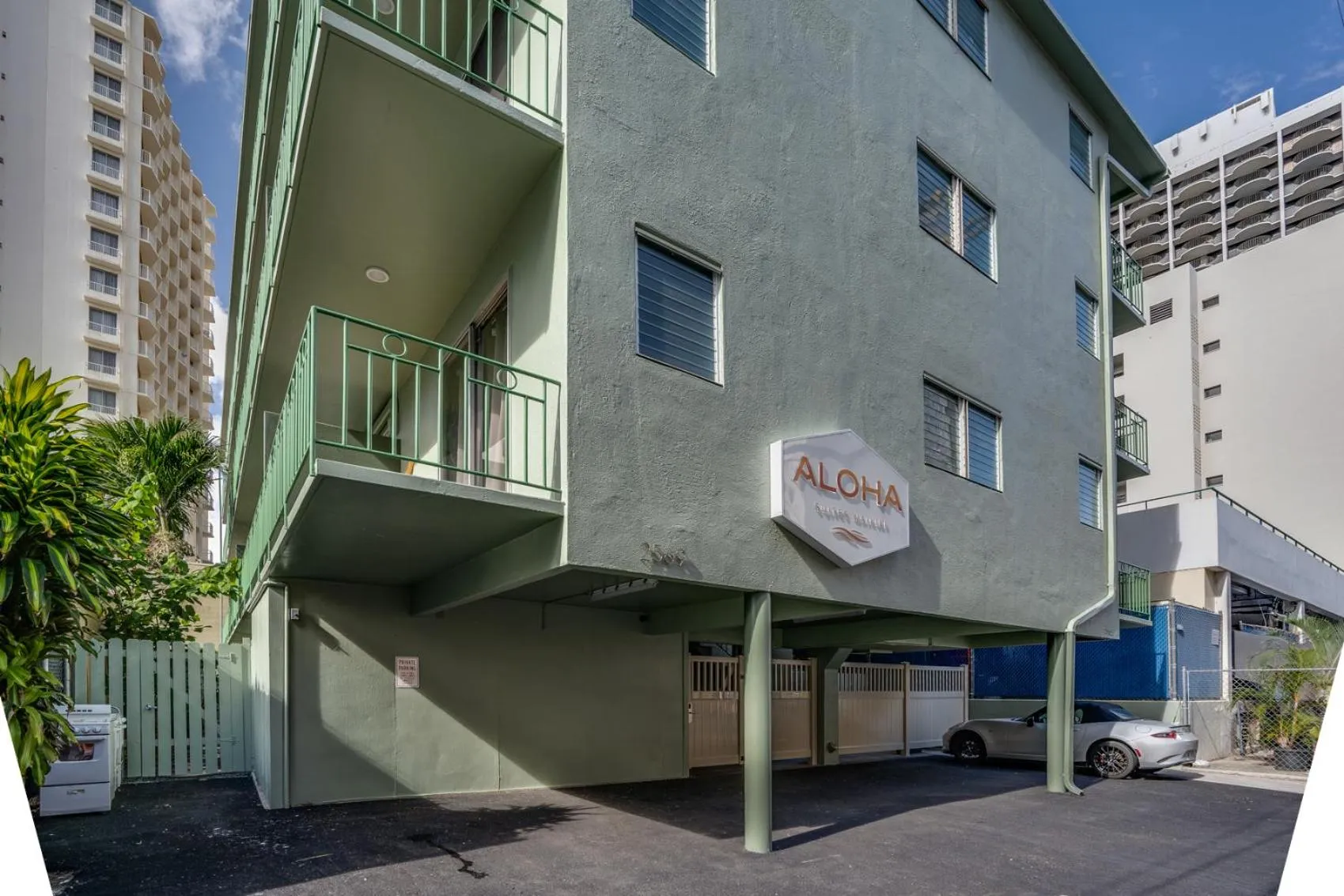 Property building in Aloha Suites Waikiki