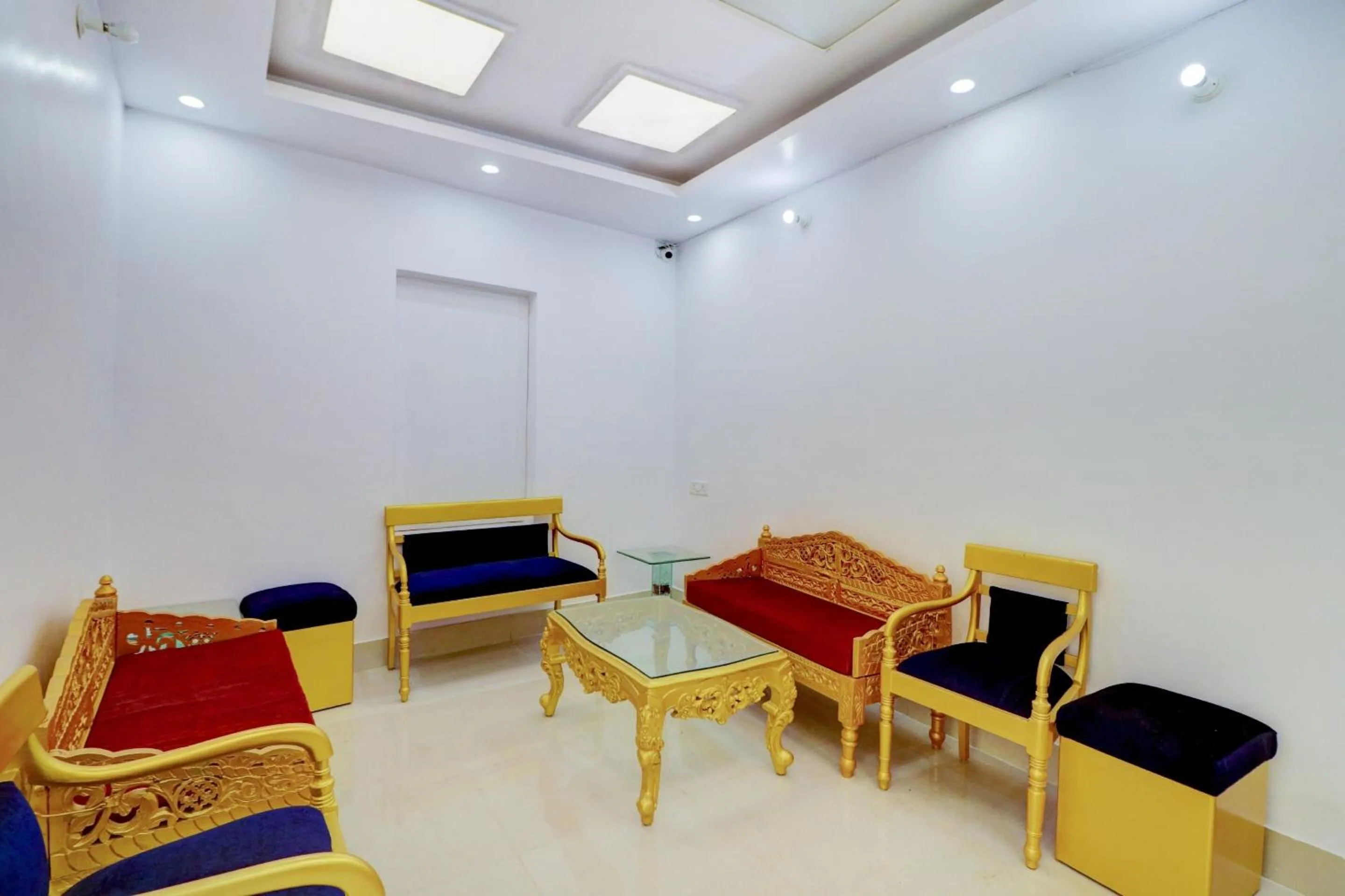 Lobby or reception in Hotel O Palace At Seventy Two Near Iskcon Temple Noida