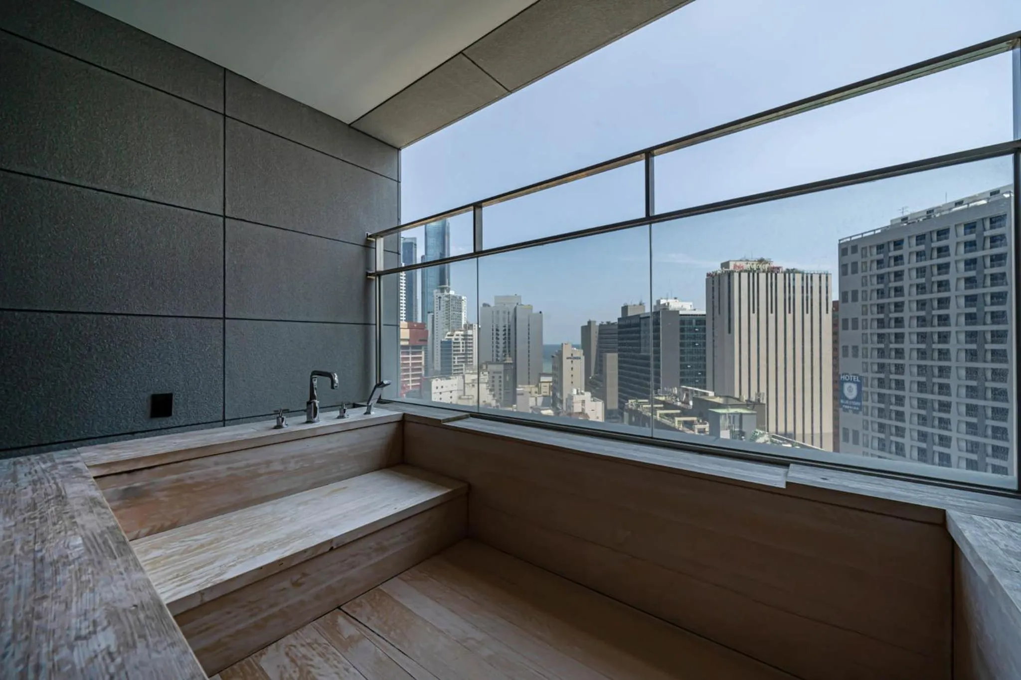 Hound Hotel Haeundae Signature