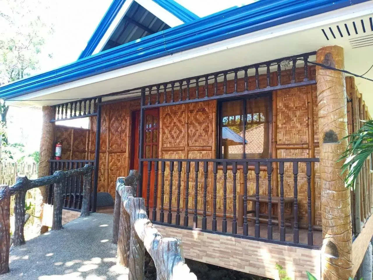 Property building in RedDoorz Near Gaisano Grand Cordova Property building in RedDoorz Near Gaisano Grand Cordova