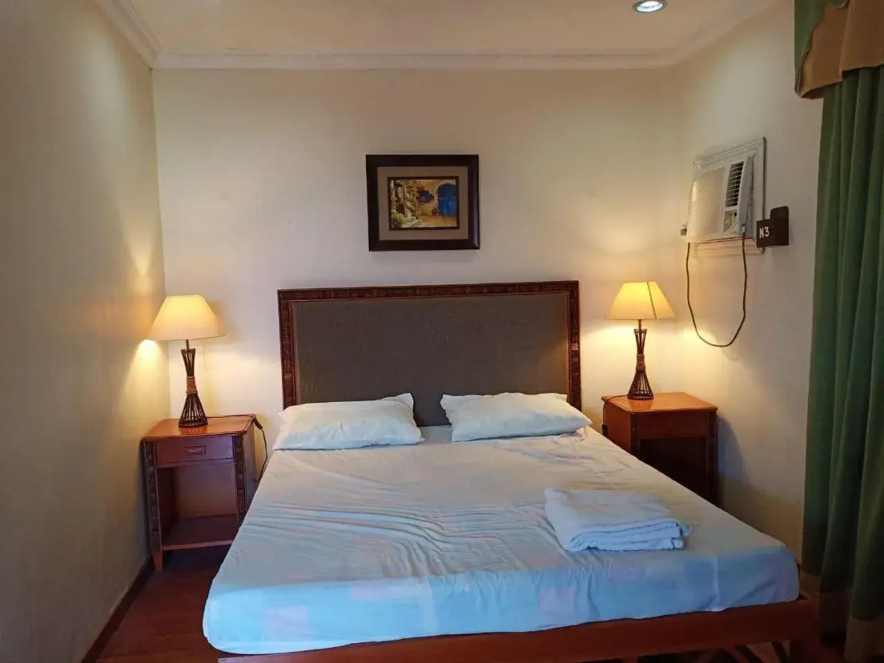 Bed in RedDoorz Near Gaisano Grand Cordova Bed in RedDoorz Near Gaisano Grand Cordova