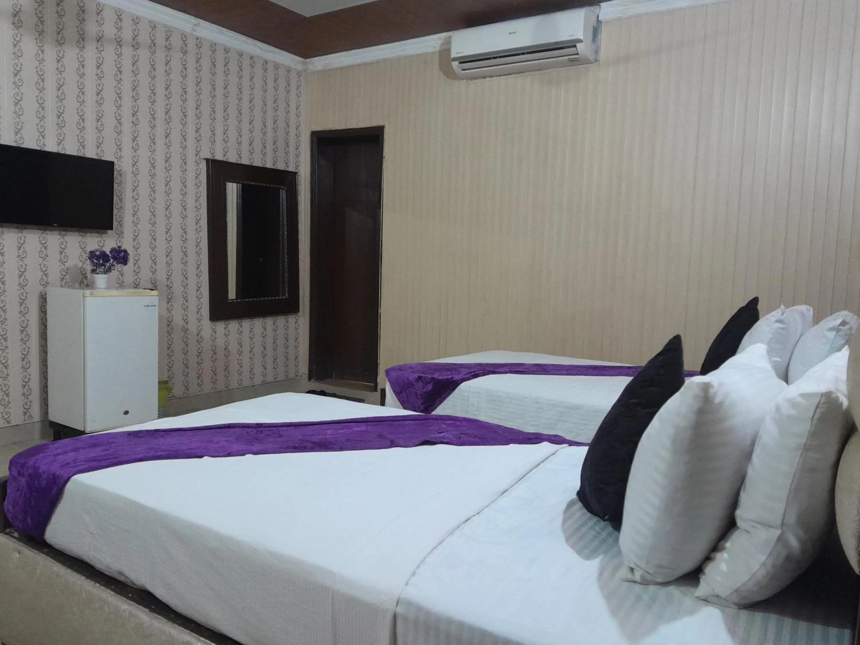 Bed in Hotel Tulip INN Faisal Town