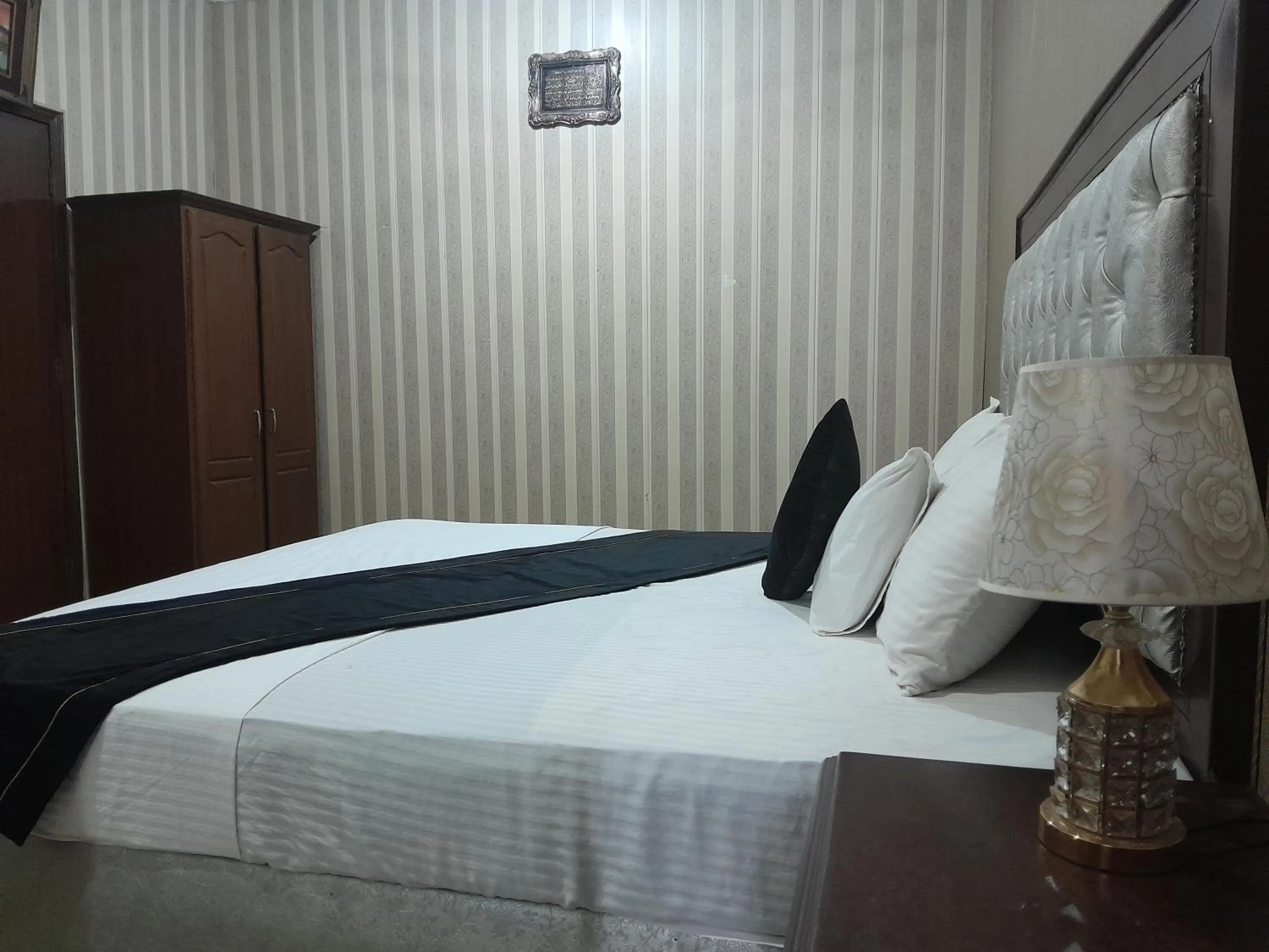 Bed in Hotel Tulip INN Faisal Town