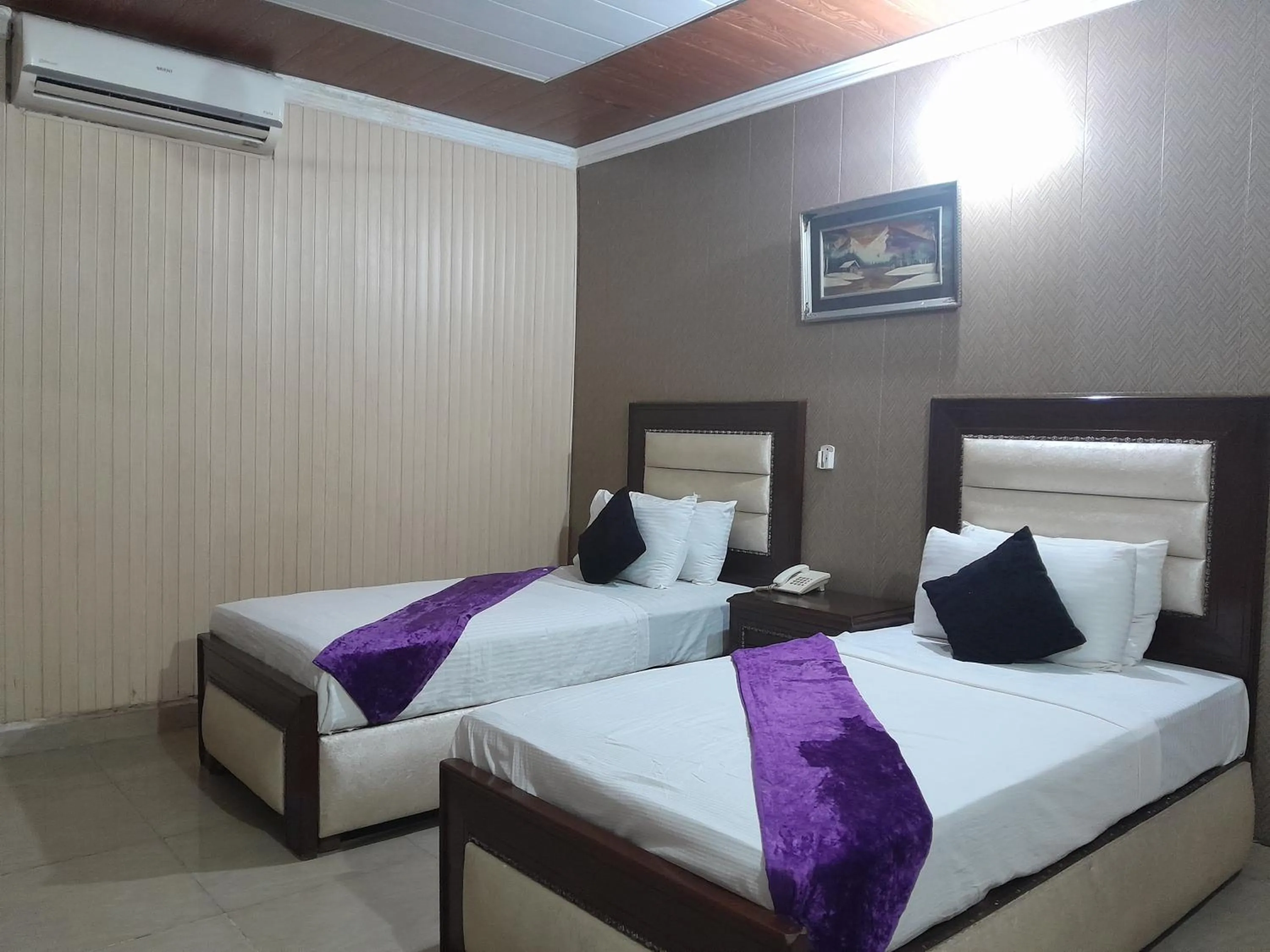 Bed in Hotel Tulip INN Faisal Town