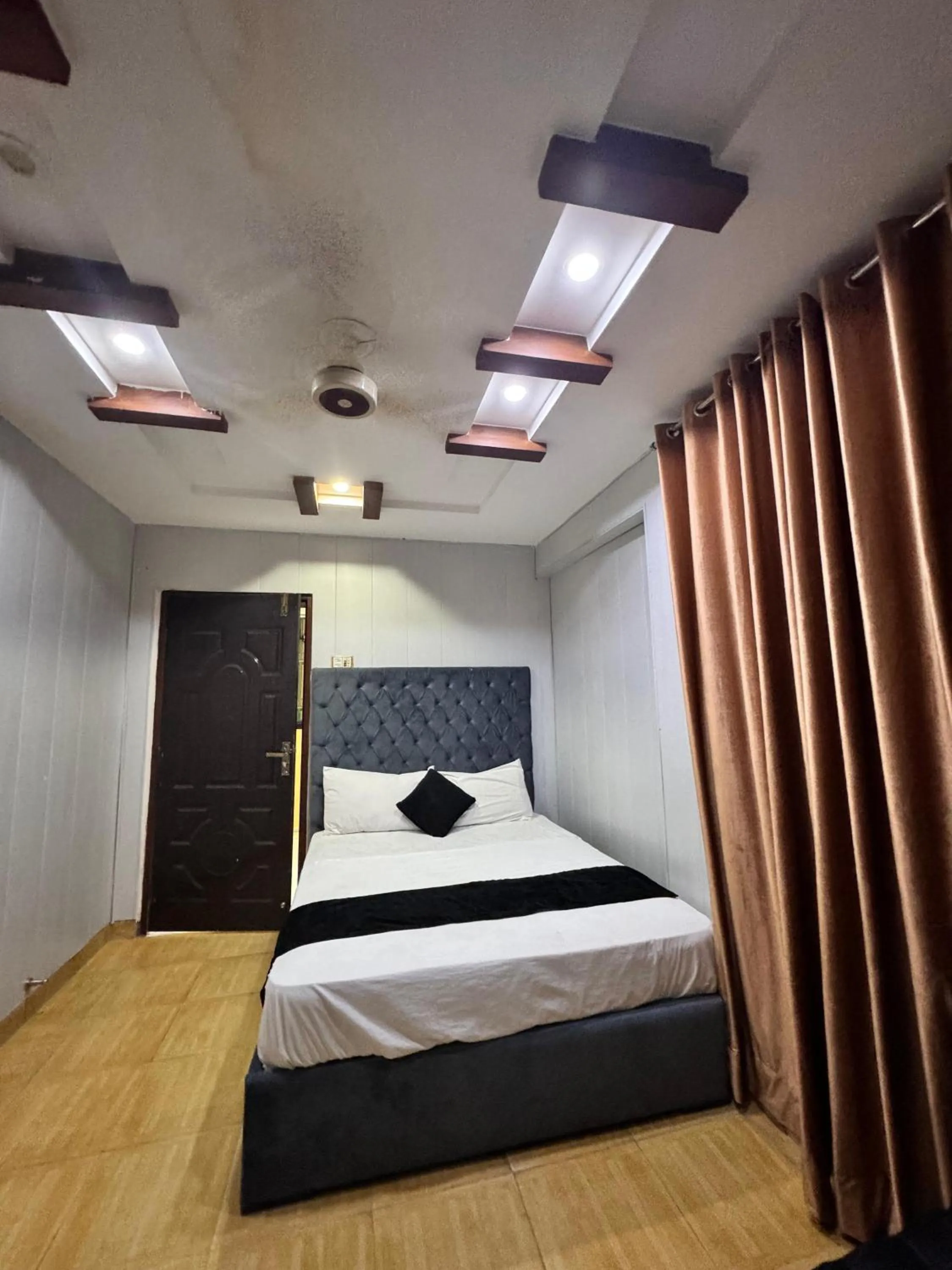 Bed in Hotel Tulip INN Faisal Town