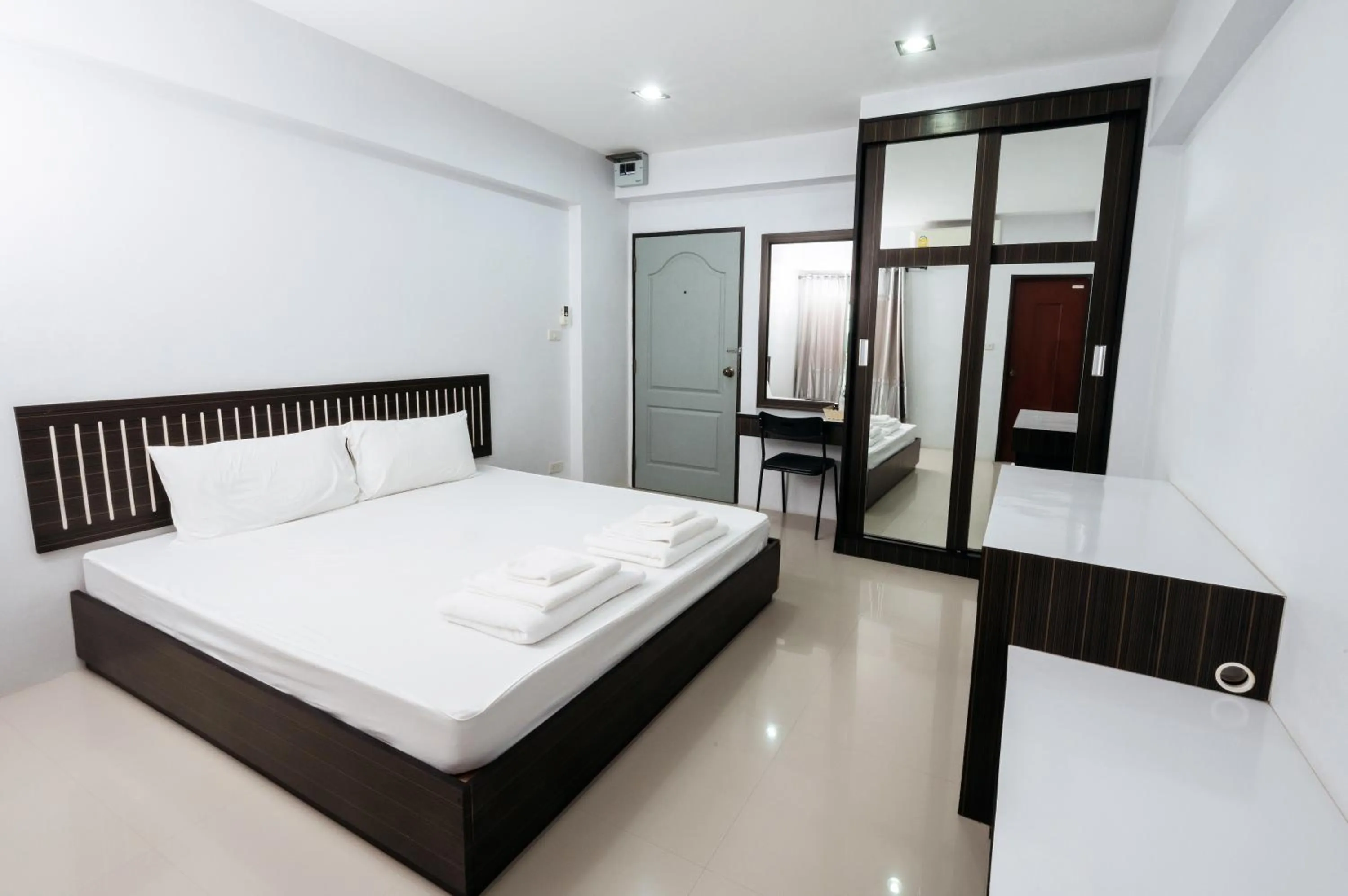 Bed in Creston Grand Hotel Suphan Buri