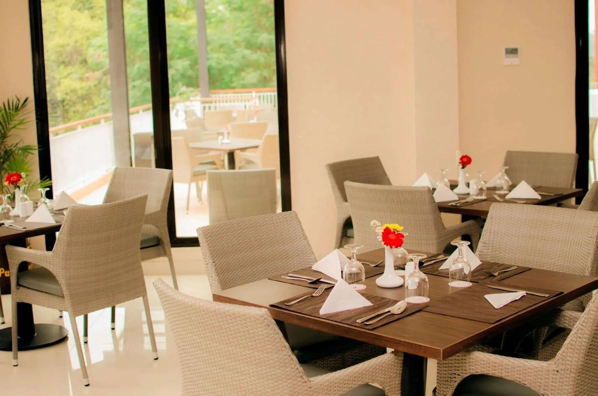 Restaurant/places to eat in Padjadjaran Suites Resort and Convention Hotel Restaurant/places to eat in Padjadjaran Suites Resort and Convention Hotel