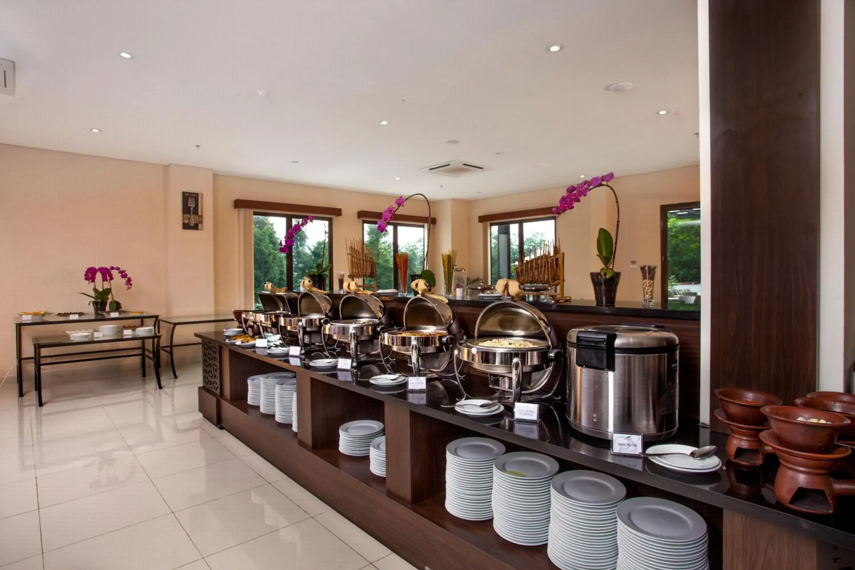 Restaurant/places to eat in Padjadjaran Suites Resort and Convention Hotel Restaurant/places to eat in Padjadjaran Suites Resort and Convention Hotel