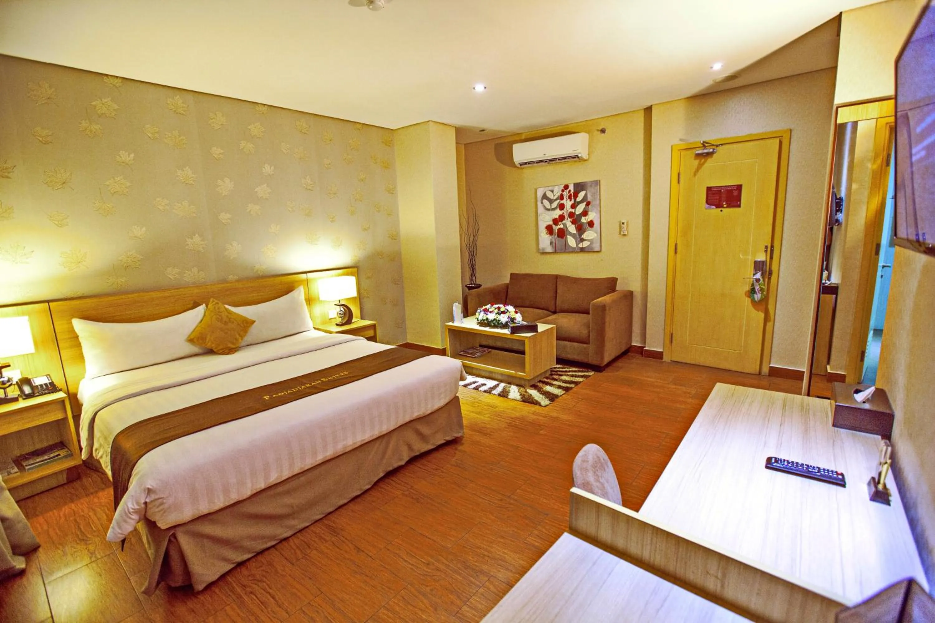 Bed in Padjadjaran Suites Resort and Convention Hotel