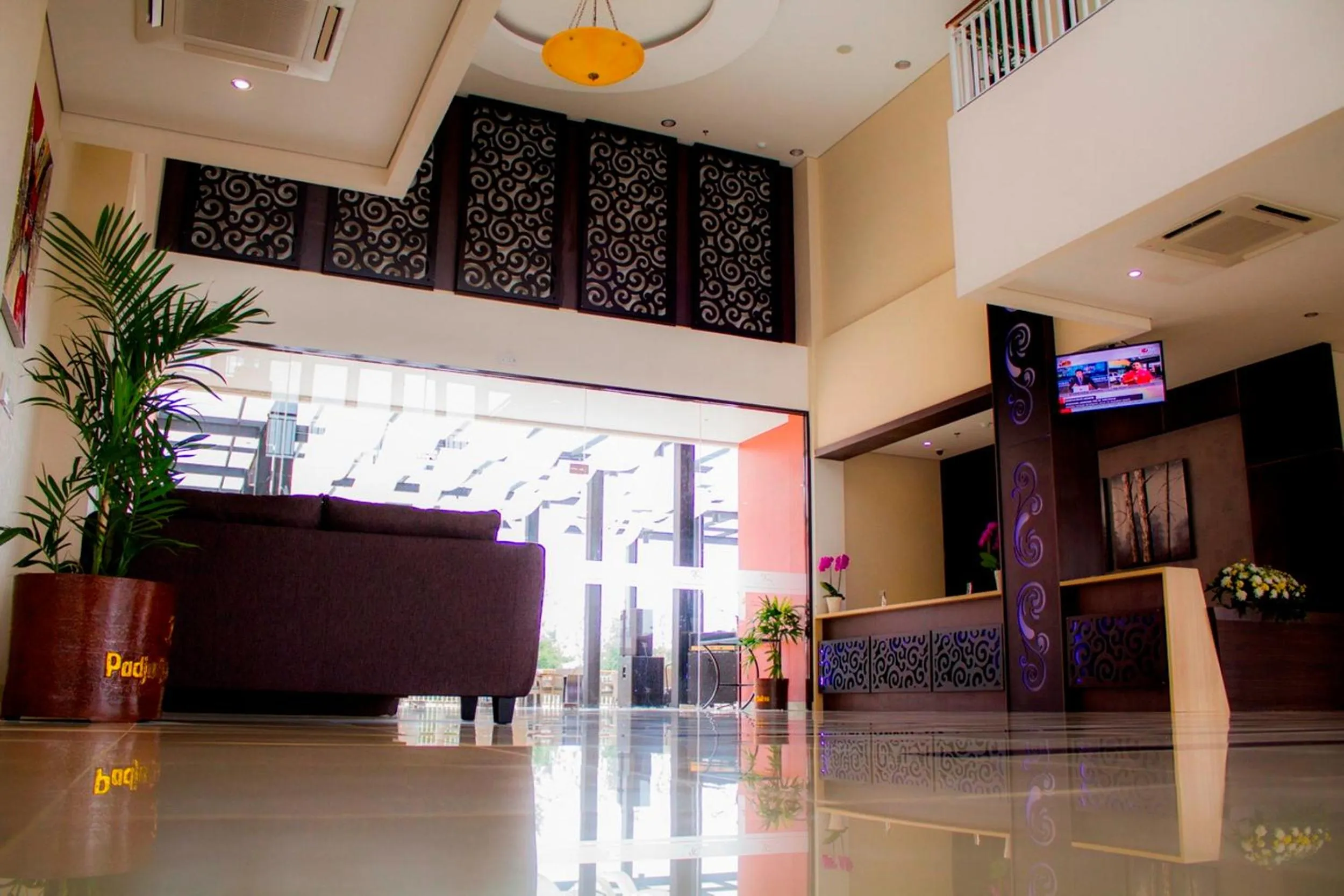 Lobby or reception in Padjadjaran Suites Resort and Convention Hotel
