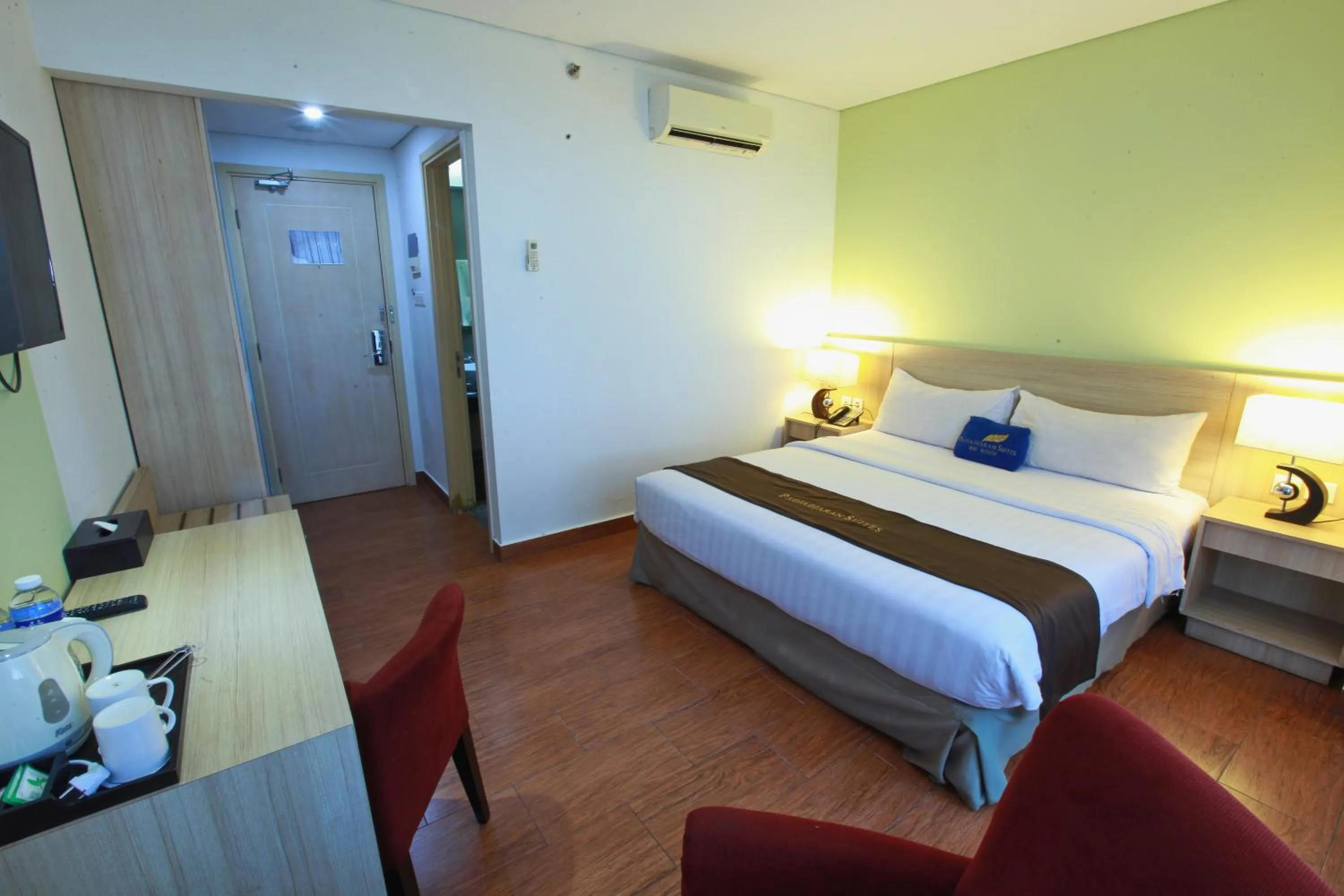 Bed in Padjadjaran Suites Resort and Convention Hotel