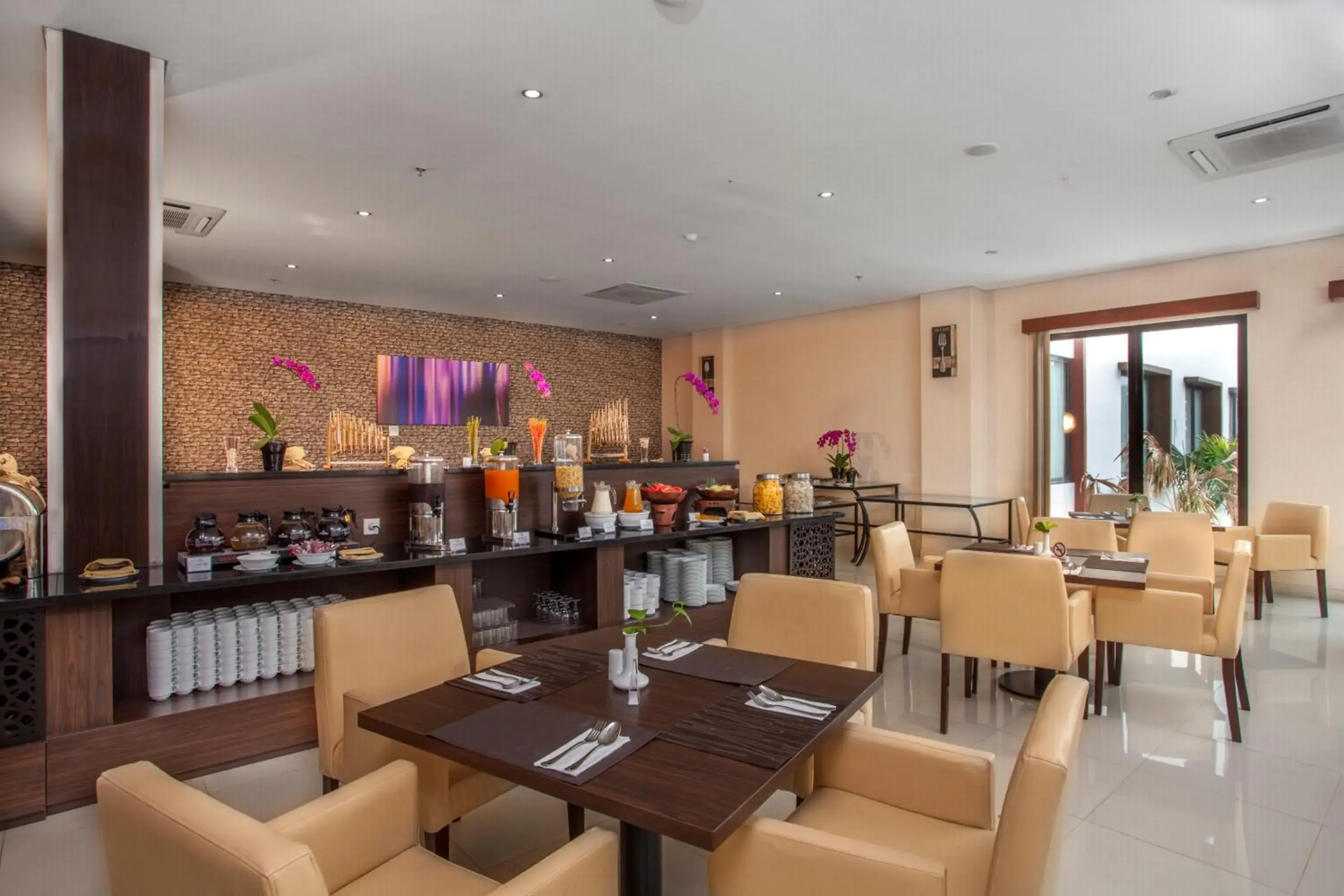 Restaurant/places to eat in Padjadjaran Suites Resort and Convention Hotel Restaurant/places to eat in Padjadjaran Suites Resort and Convention Hotel