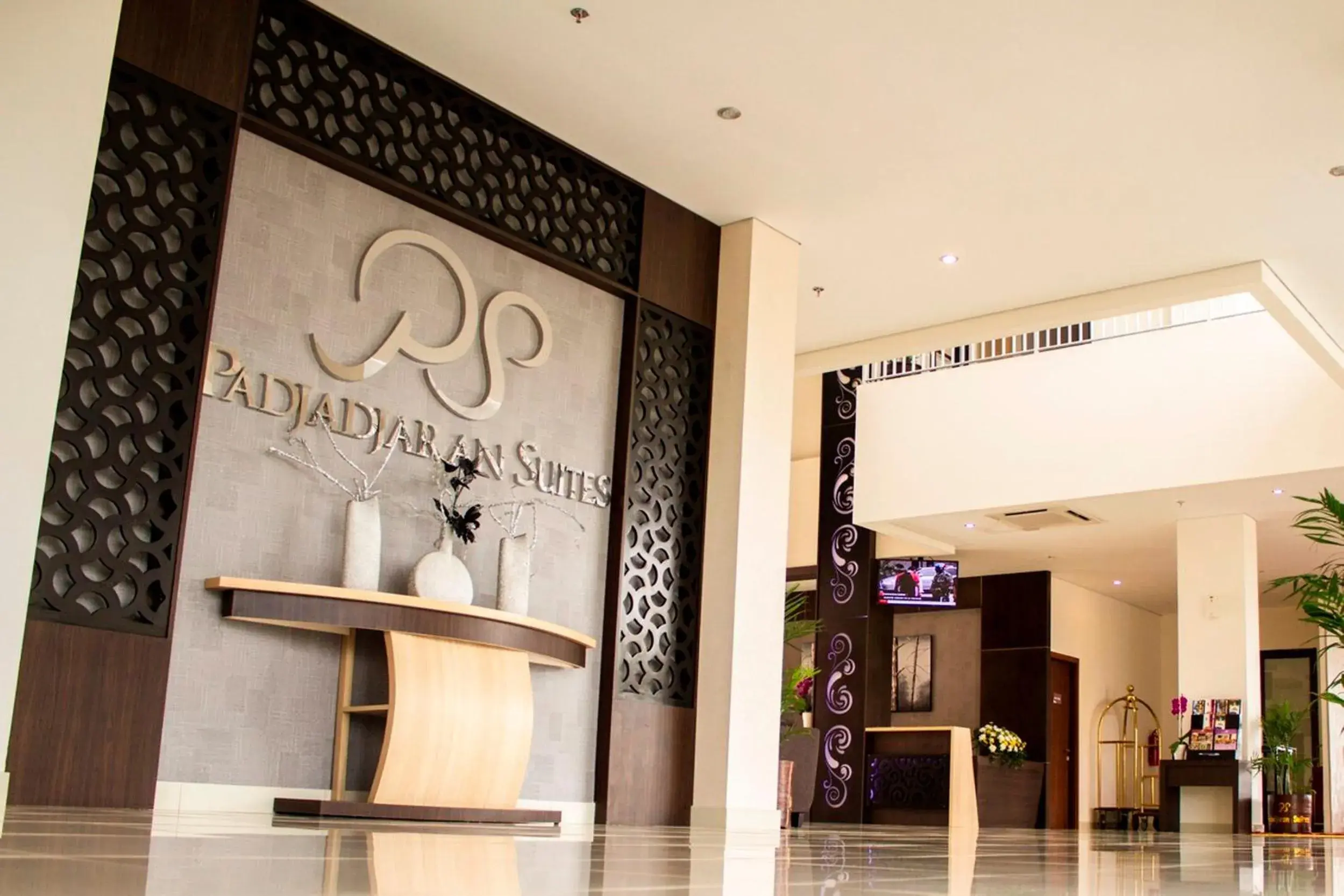 Lobby or reception in Padjadjaran Suites Resort and Convention Hotel Lobby or reception in Padjadjaran Suites Resort and Convention Hotel