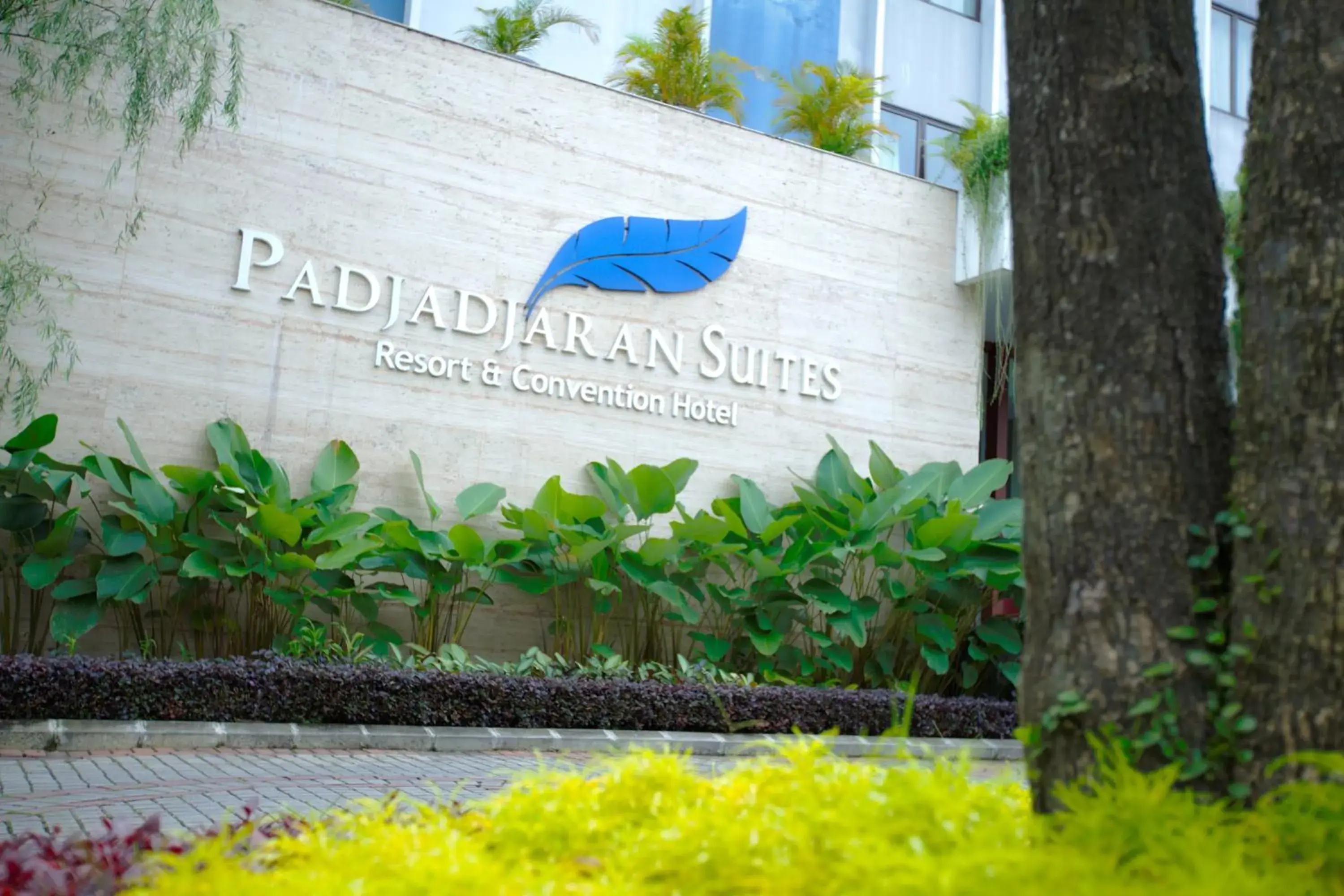 Facade/entrance in Padjadjaran Suites Resort and Convention Hotel Facade/entrance in Padjadjaran Suites Resort and Convention Hotel