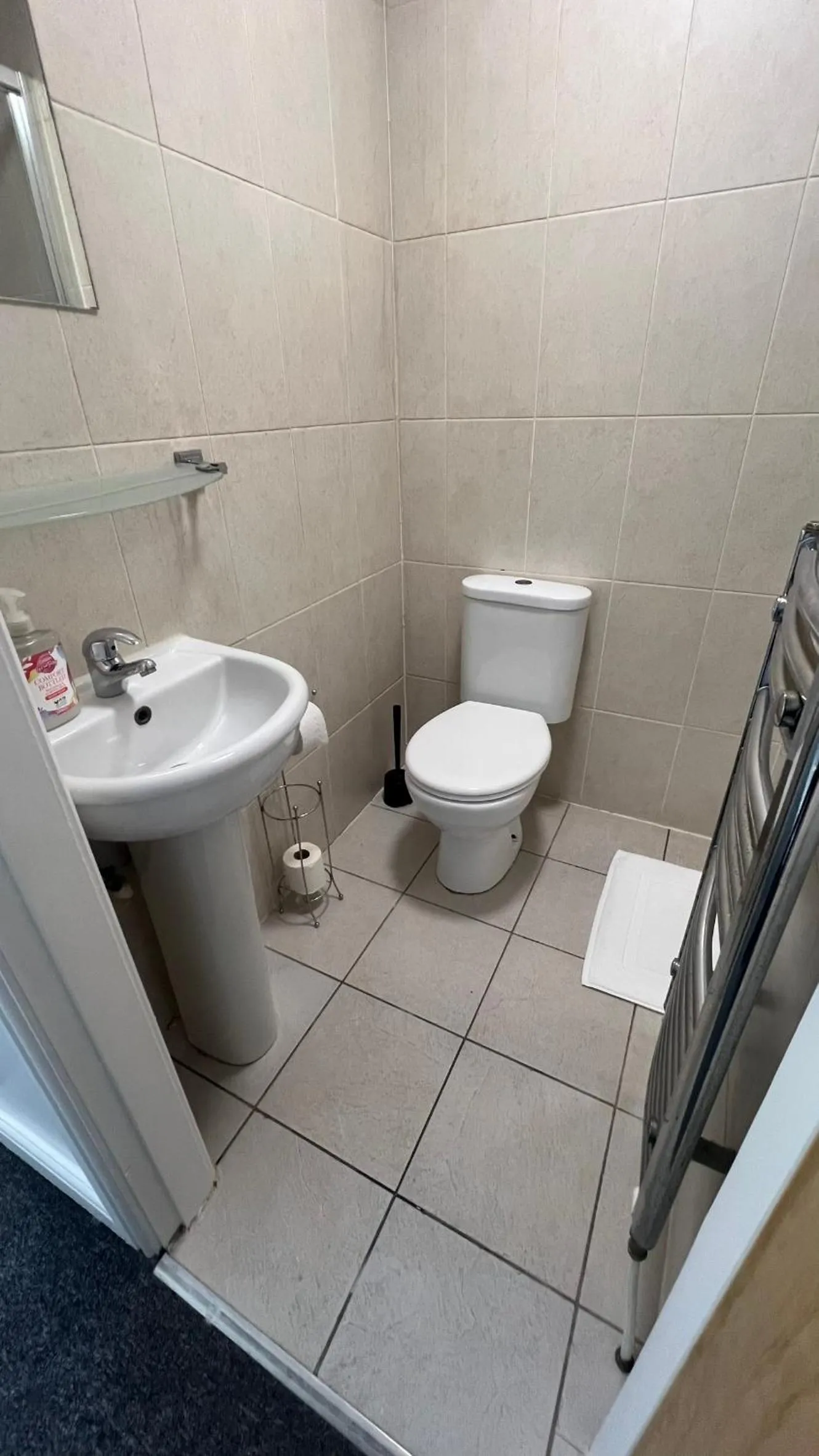 Shower in Sangha House - Short Stays