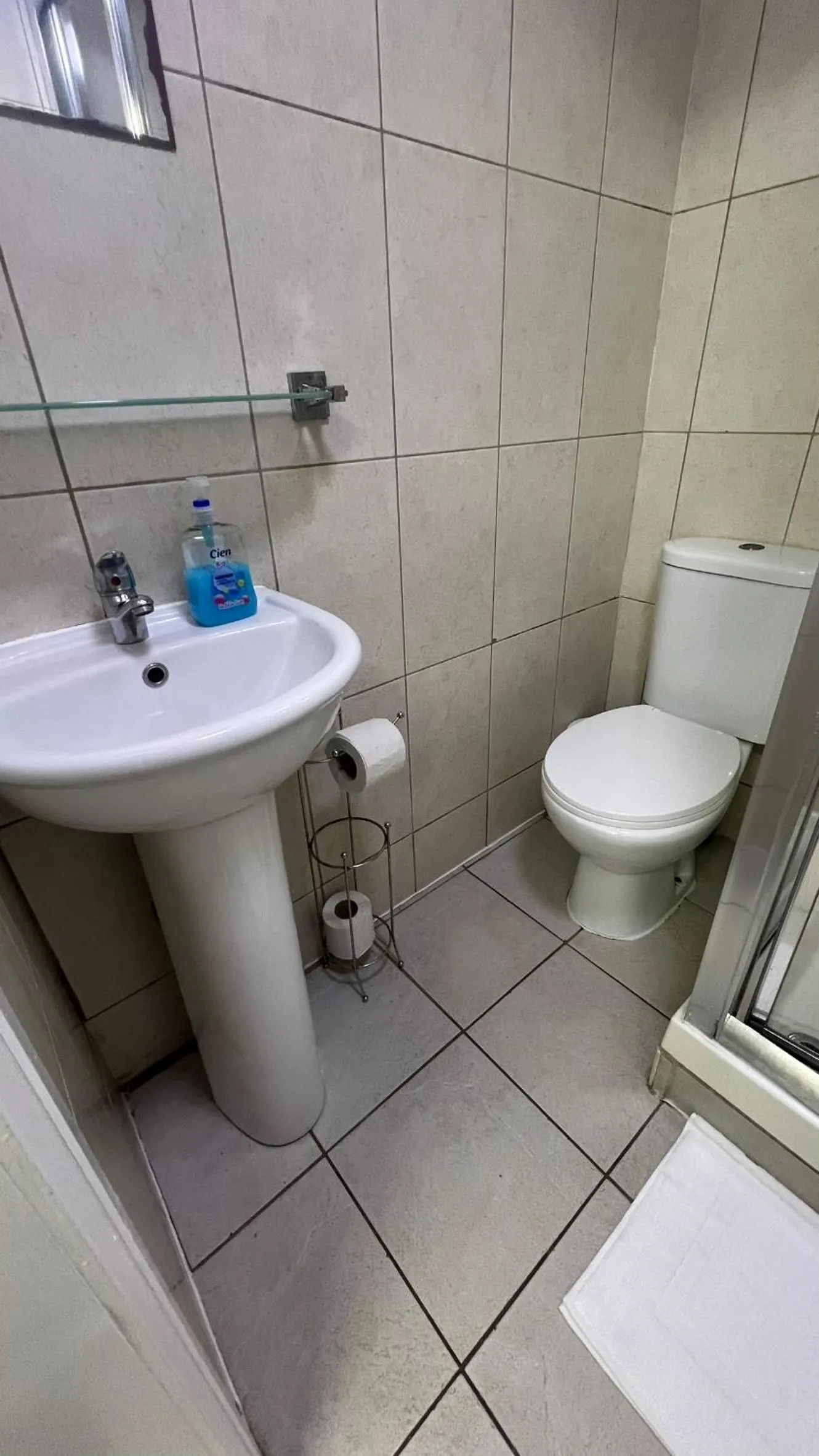 Shower in Sangha House - Short Stays