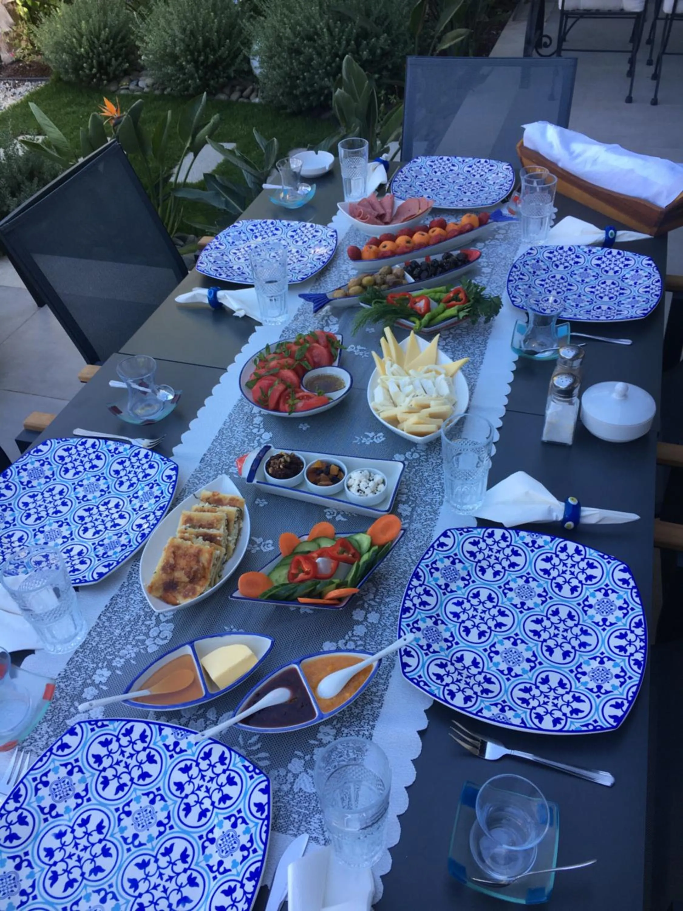 Food and drinks in Villa Oliva Butik Hotel