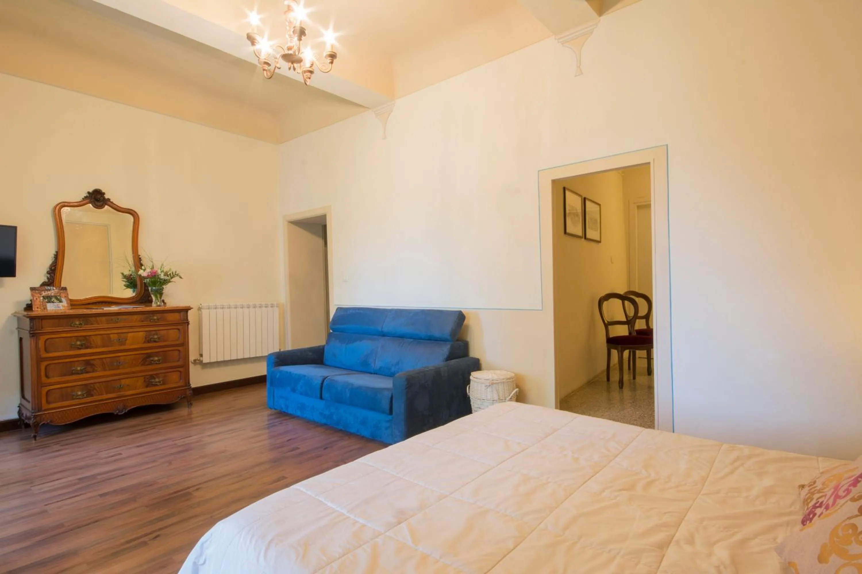 Photo of the whole room, Bed in B&B Pantaneto - Palazzo Bulgarini
