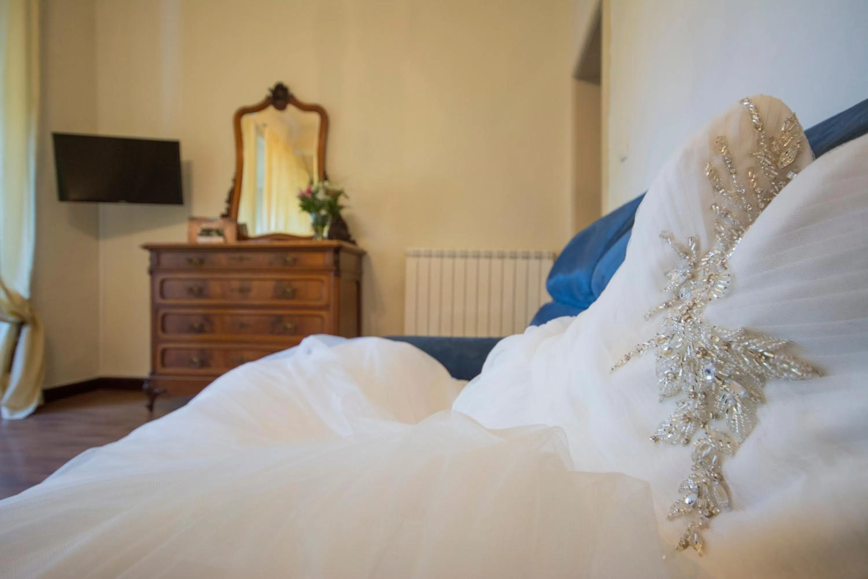 Decorative detail, Bed in B&B Pantaneto - Palazzo Bulgarini