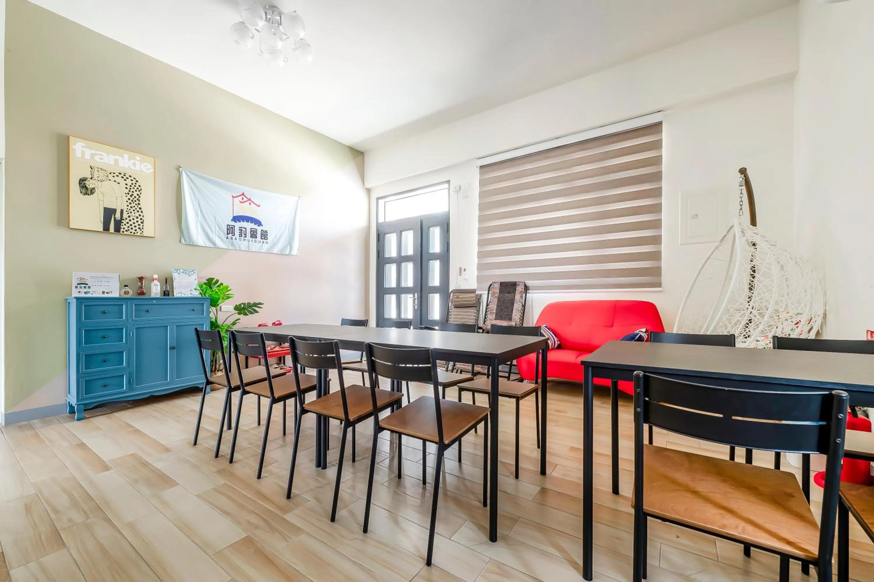 Seating area in Aleopard