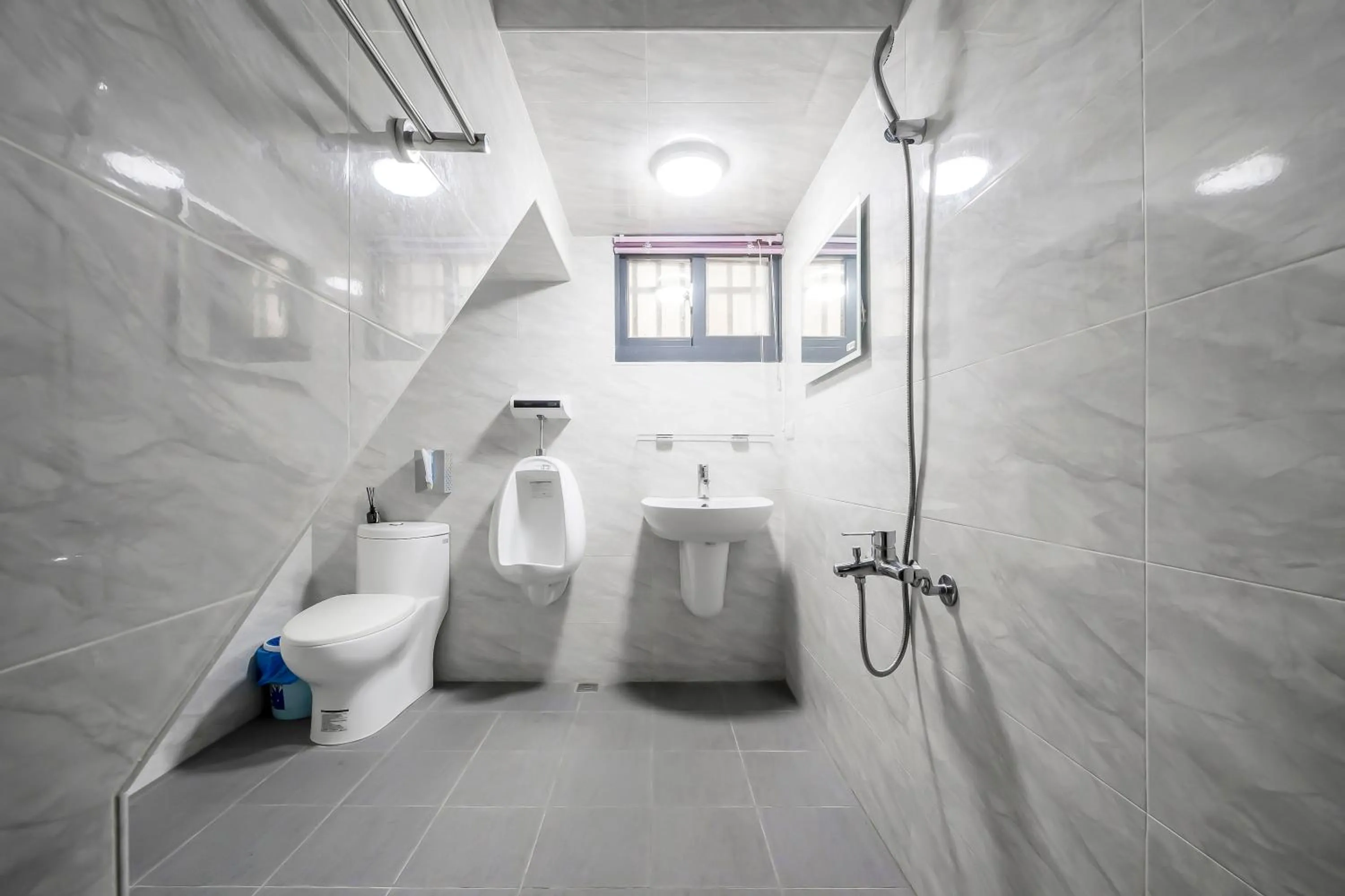 Bathroom in Aleopard