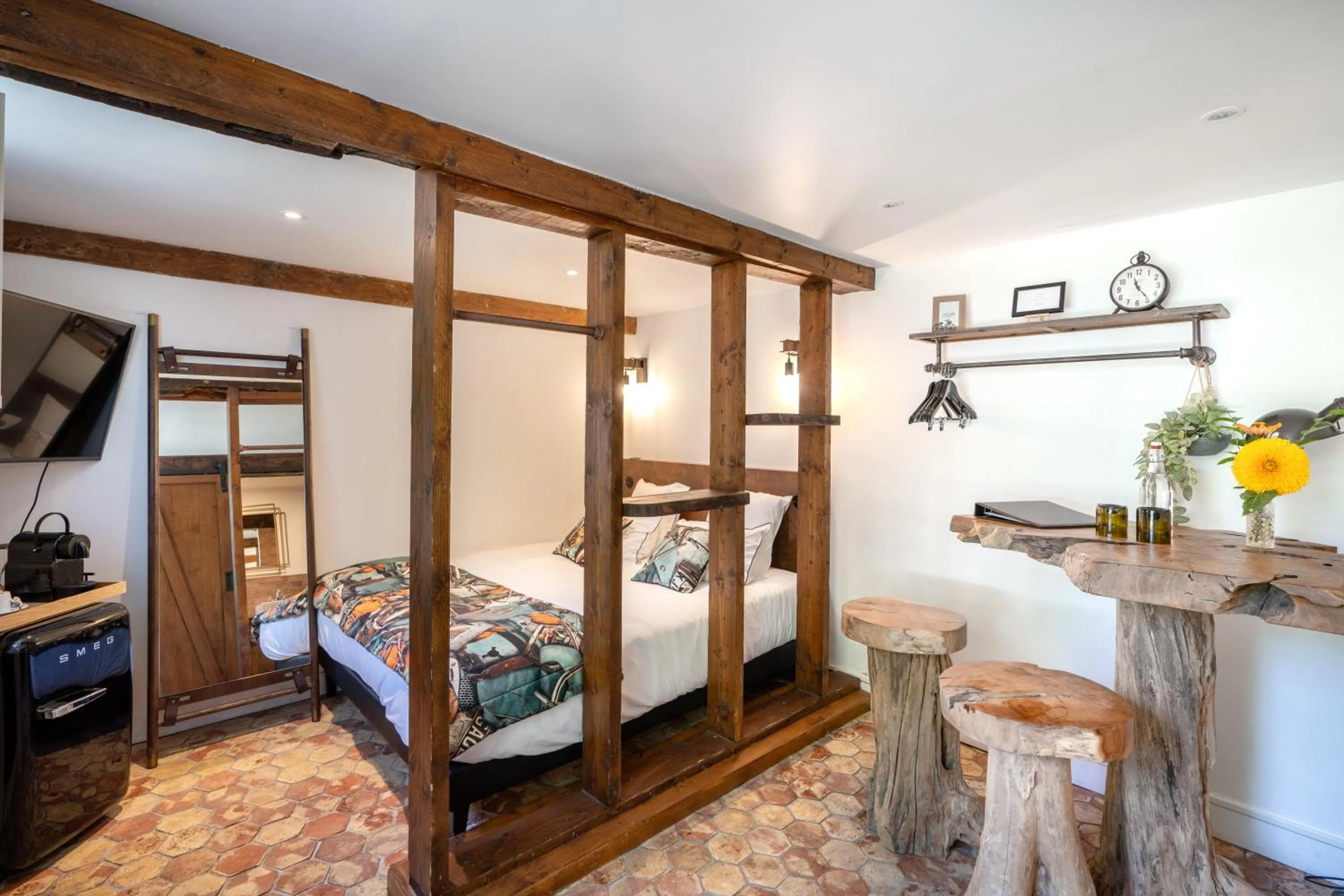 Photo of the whole room, Bed in La Maison du Corsaire