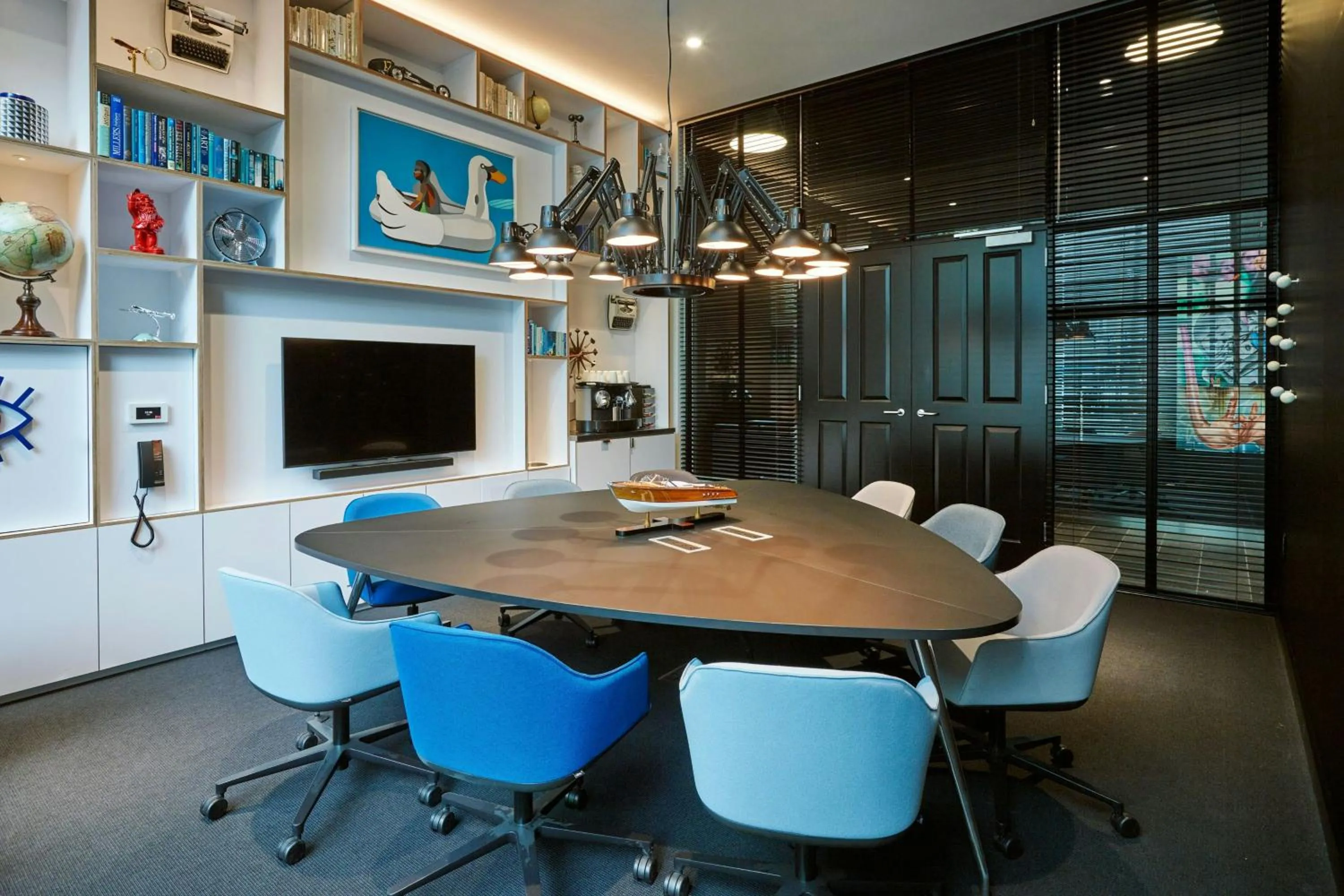 Meeting/conference room in citizenM Los Angeles Downtown