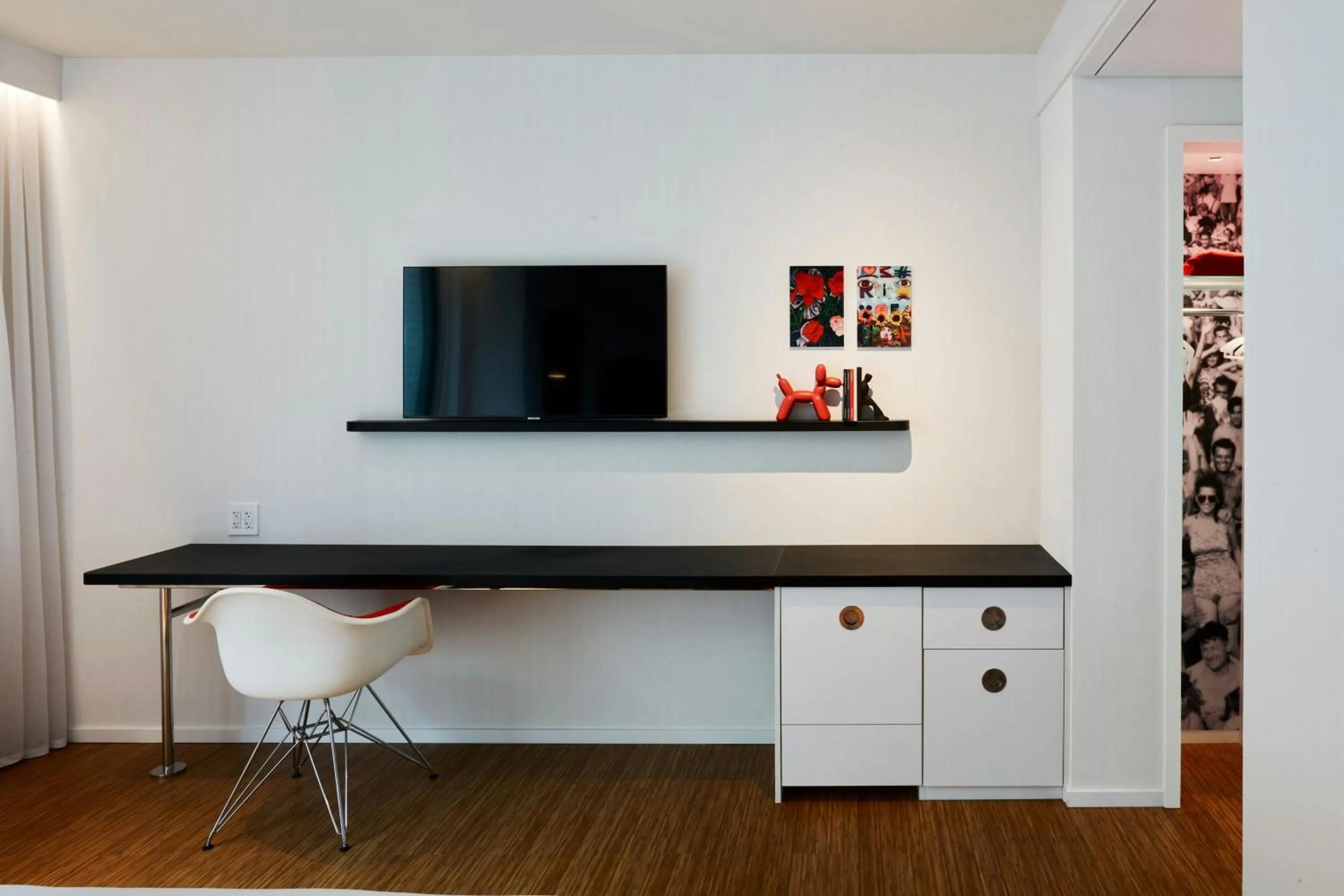 Bedroom in citizenM Los Angeles Downtown