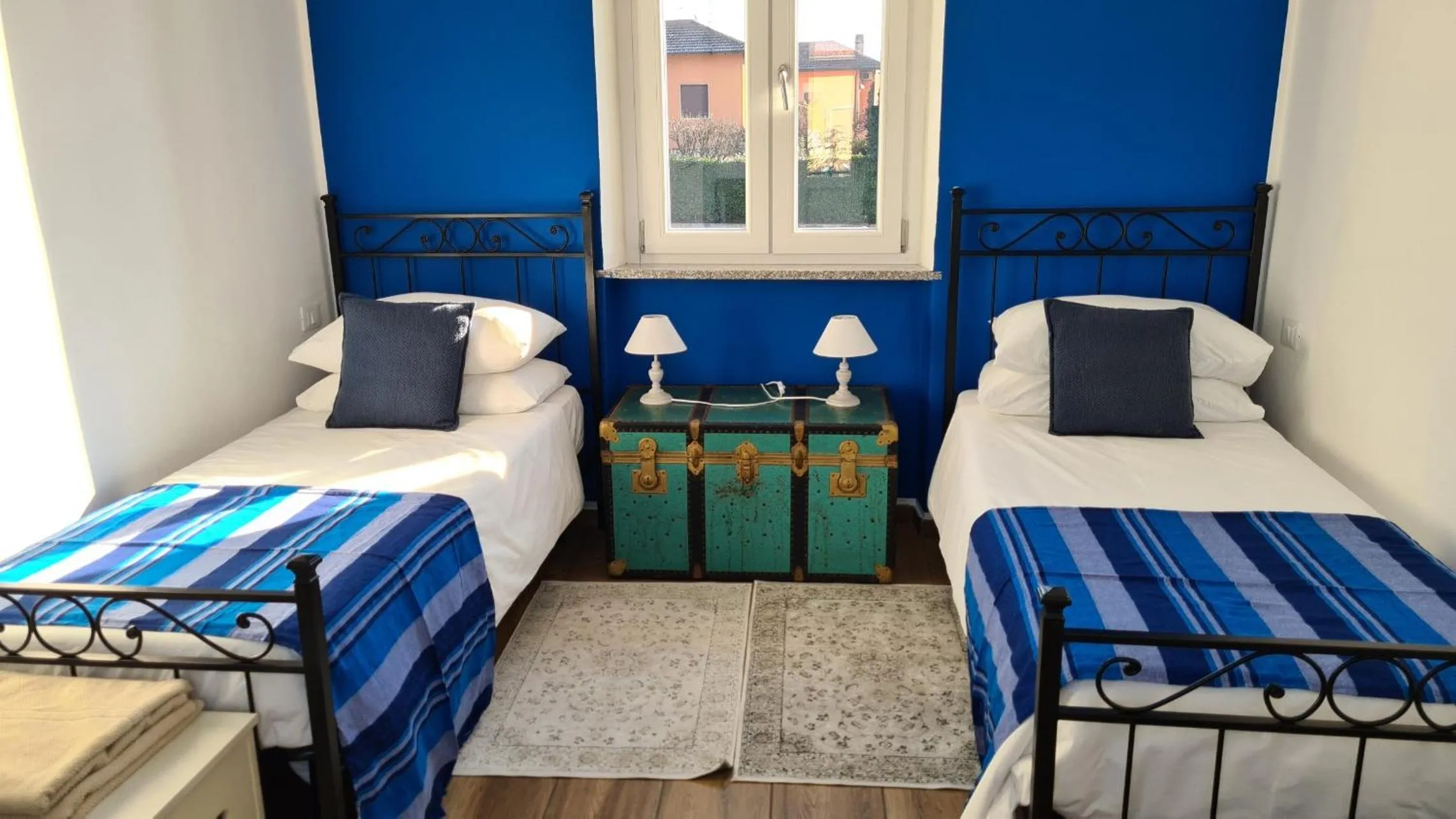 Bedroom, Bed in Dragonfly Appartamento Blu