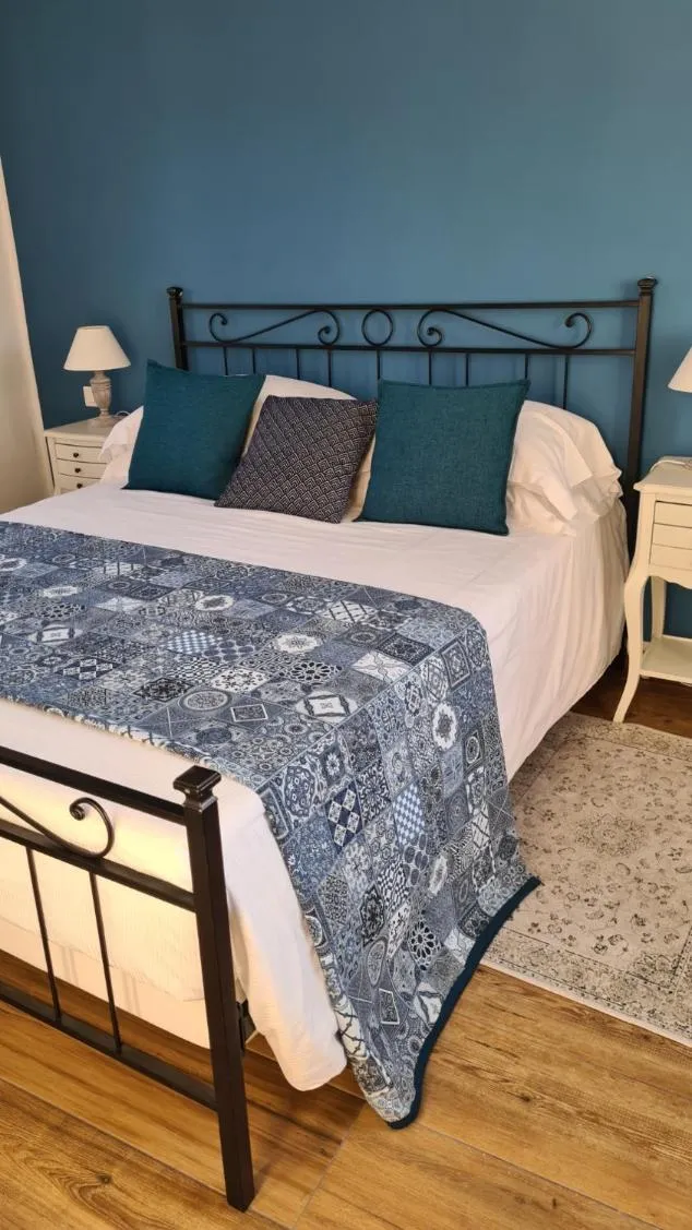 Bedroom, Bed in Dragonfly Appartamento Blu