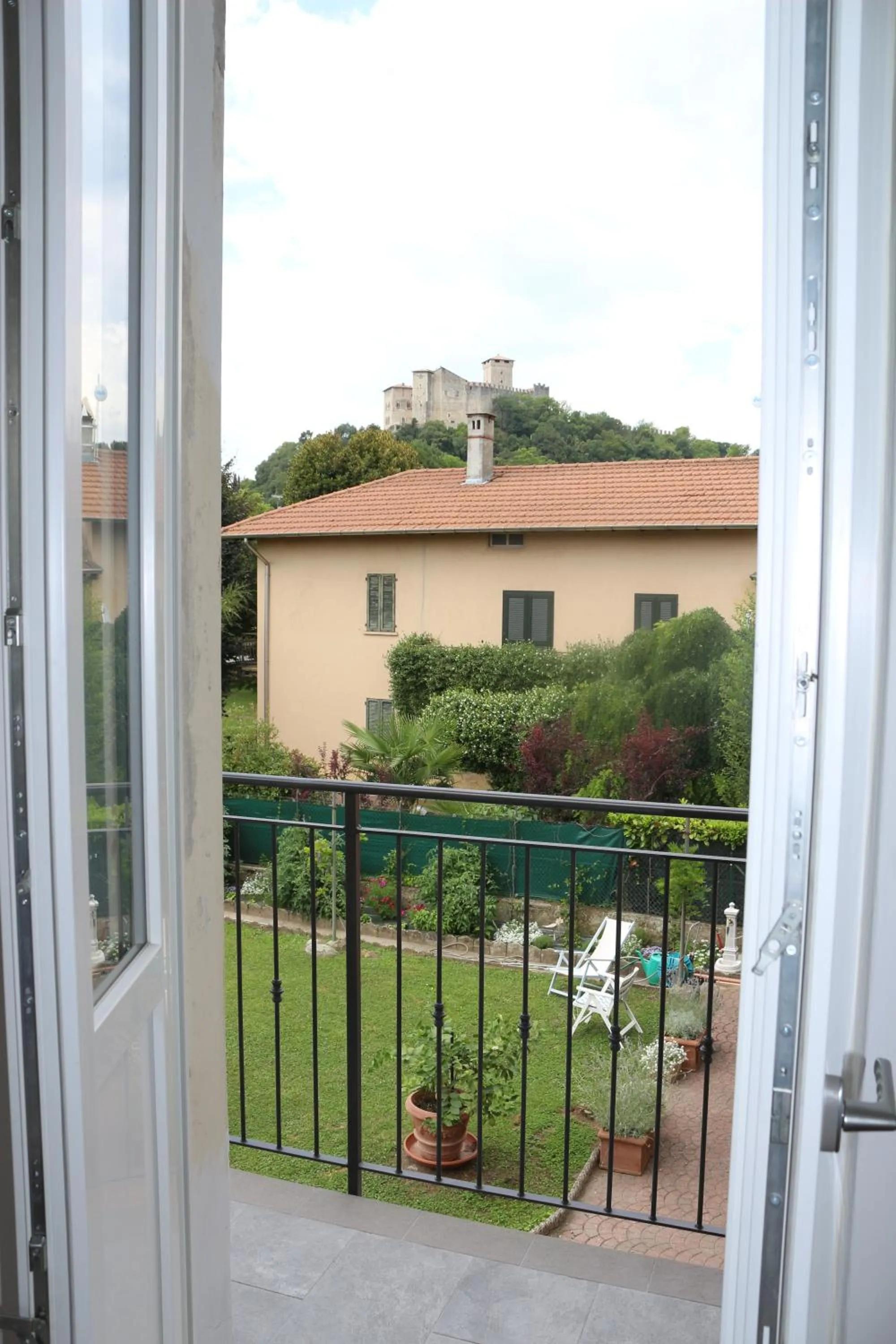 Garden view in Dragonfly Appartamento Blu