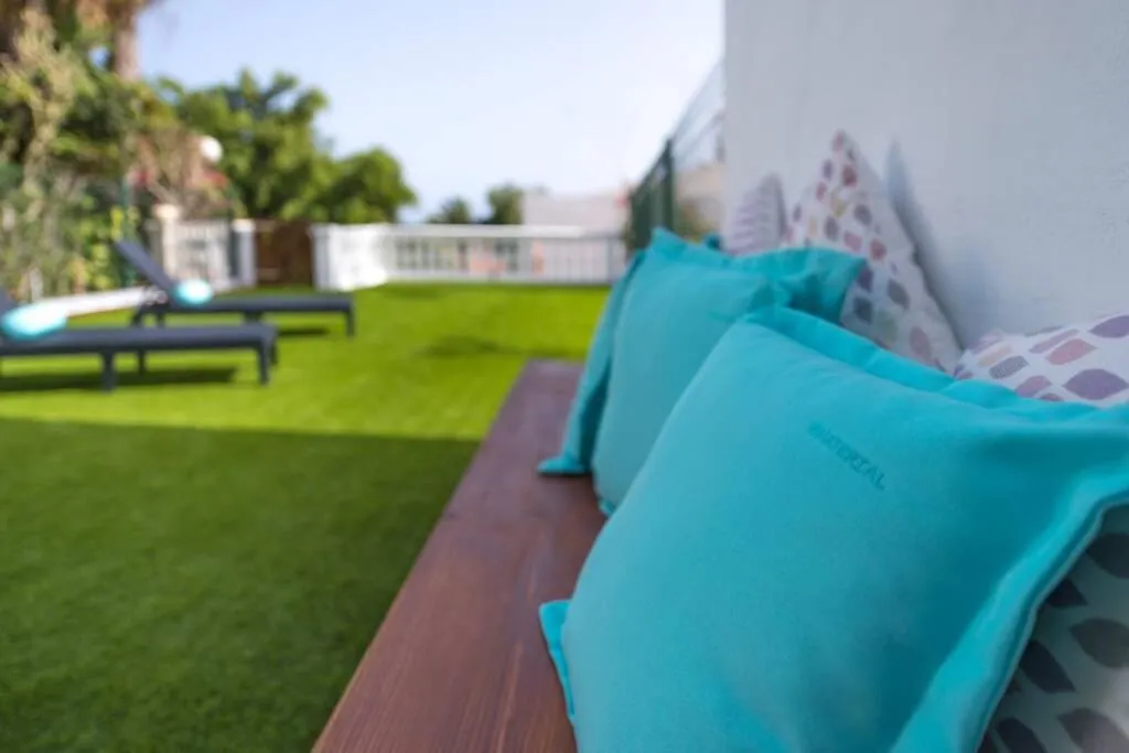 Dúplex con jardín y buenas vistas
