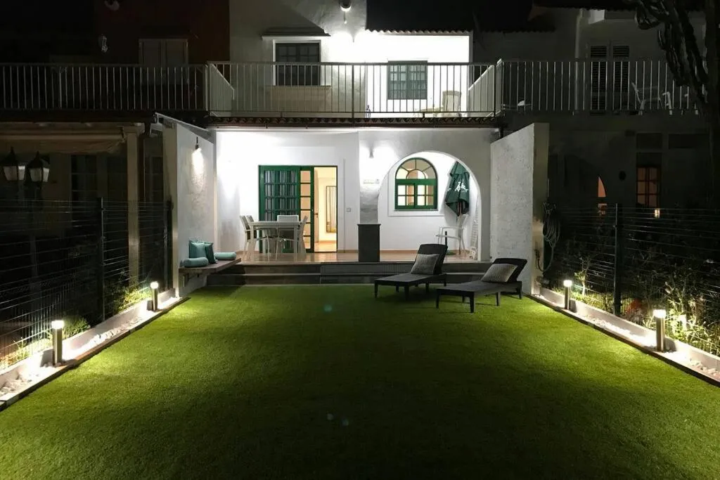 Dúplex con jardín y buenas vistas