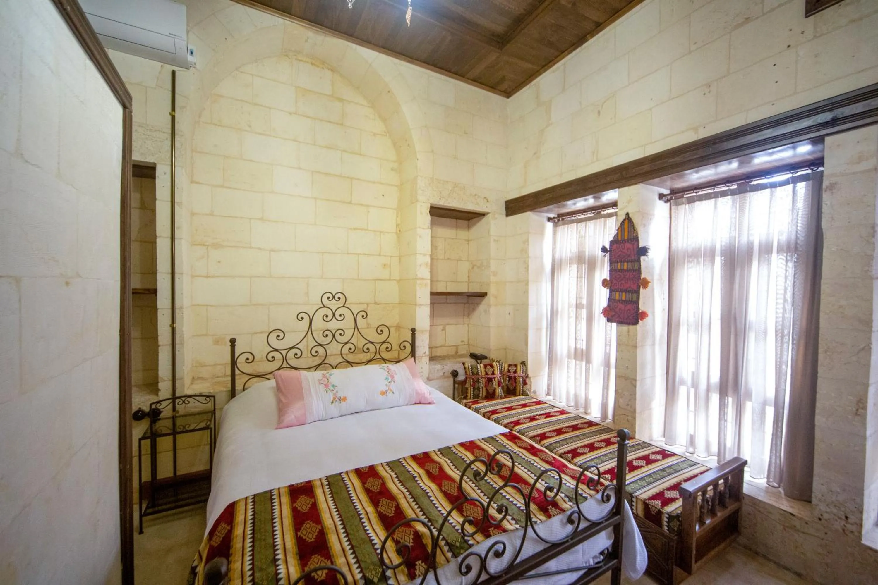 Bed in Hayatlı Konak