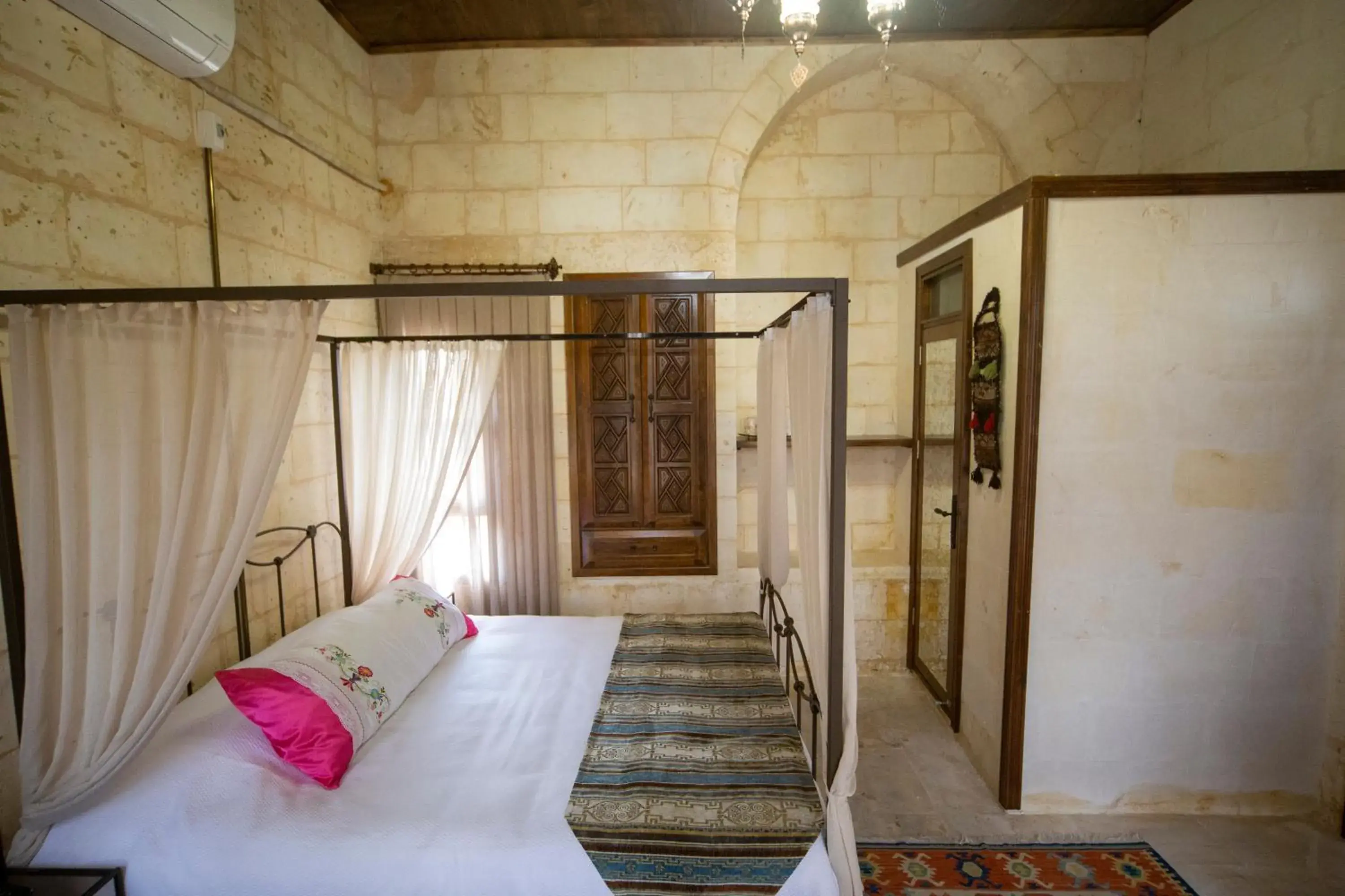 Bed in Hayatlı Konak Bed in Hayatlı Konak