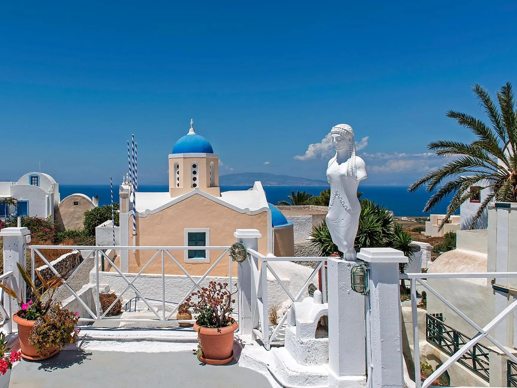 Three-Bedroom Premium Apartment in Santorini Paradise Cave Houses