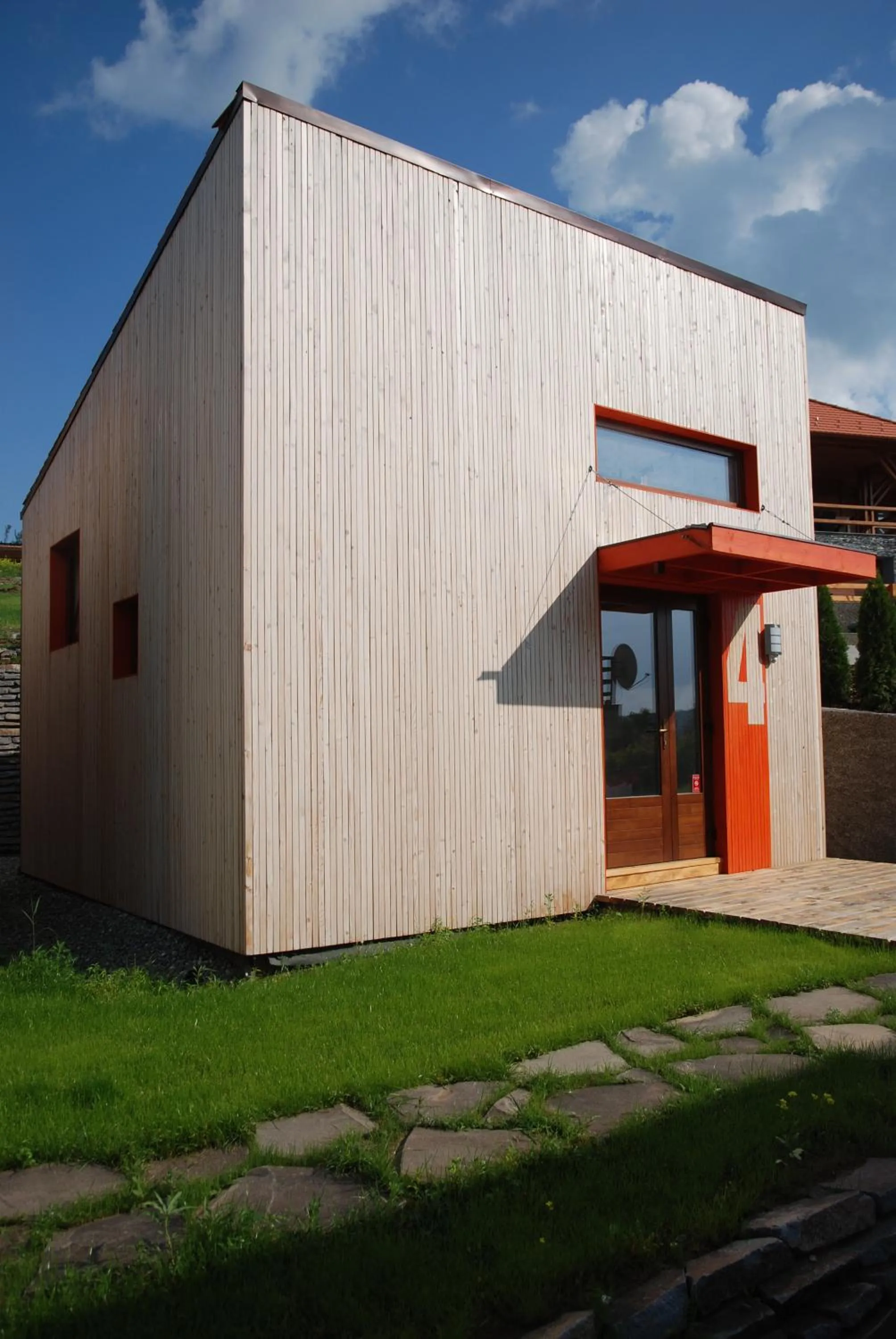 Facade/entrance in Bungalouri Horizont
