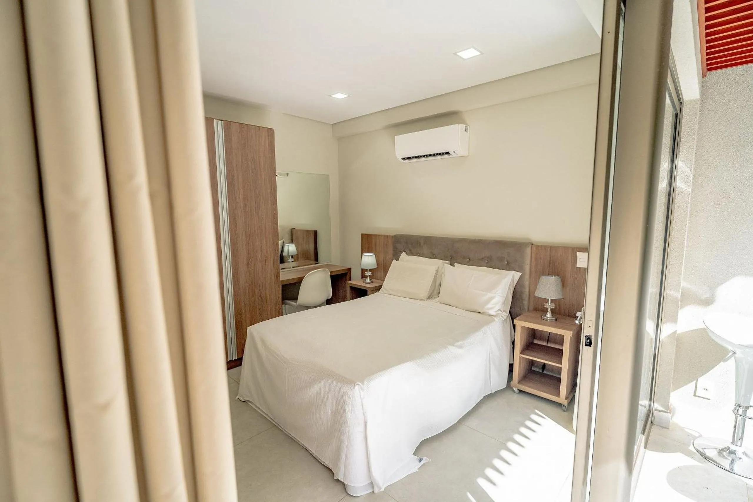 Bedroom, Bed in Flat Ile de Pipa Premium Maui by Qavi