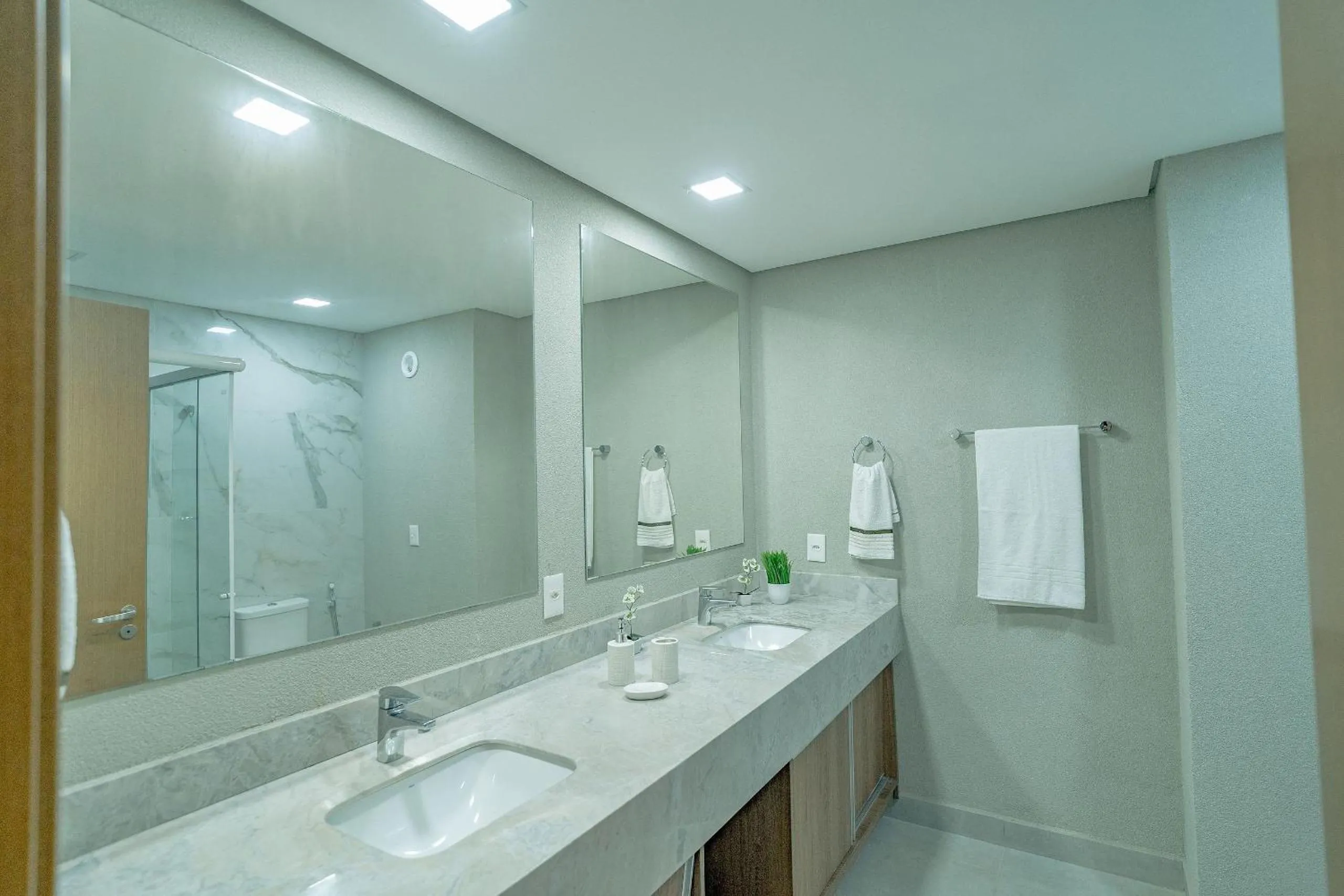 Toilet in Flat Ile de Pipa Premium Maui by Qavi