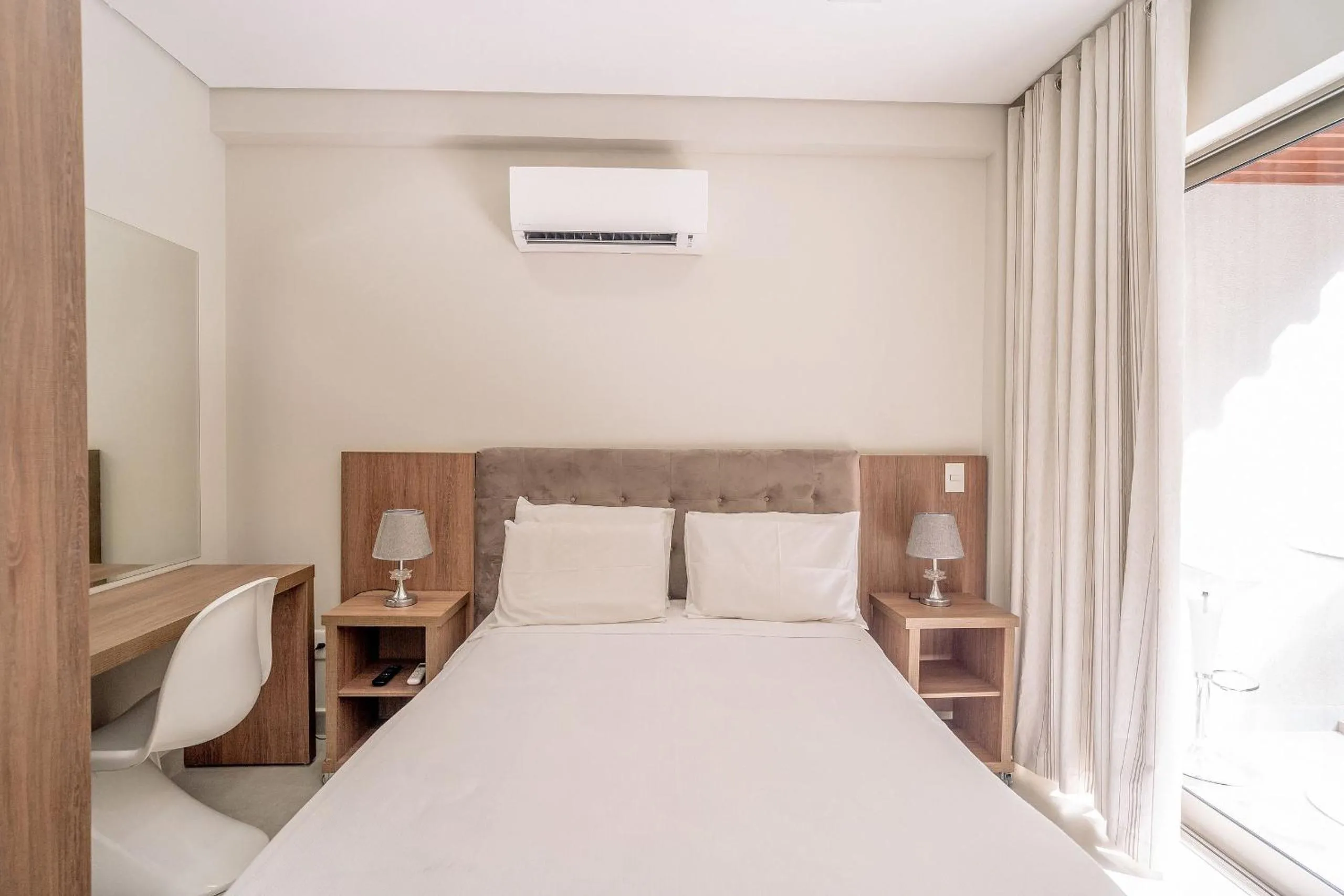 Bedroom, Bed in Flat Ile de Pipa Premium Maui by Qavi
