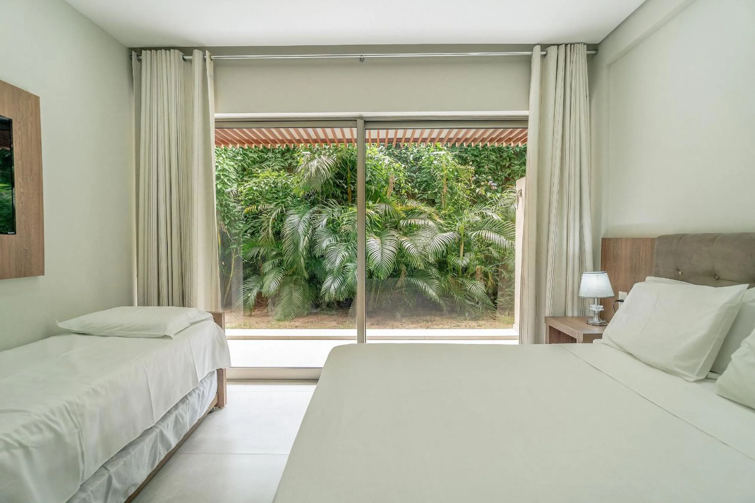 Bedroom, Bed in Flat Ile de Pipa Premium Maui by Qavi