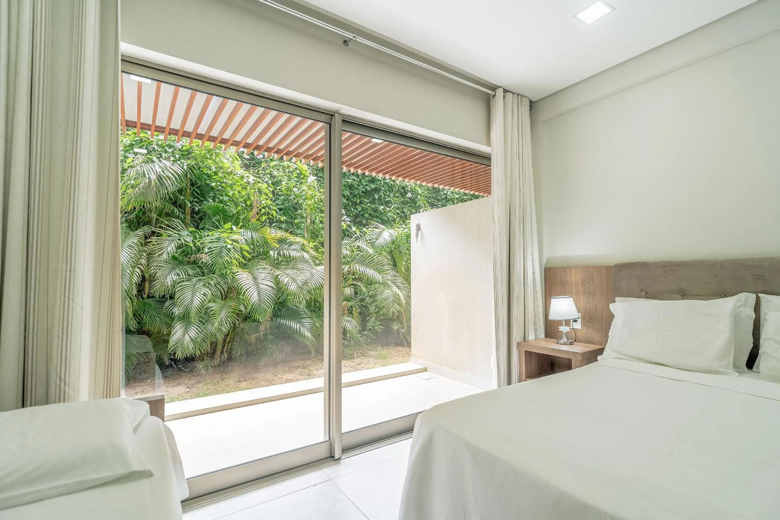 Bedroom, Bed in Flat Ile de Pipa Premium Maui by Qavi